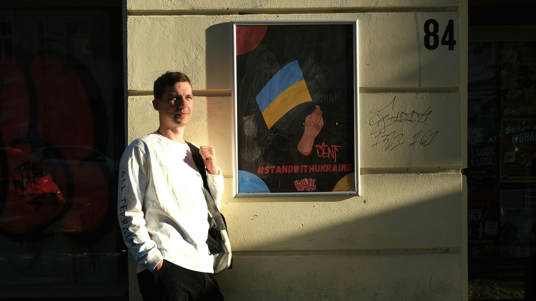 Pavlo Voytovych vor dem Comedy-Club in Friedrichshain