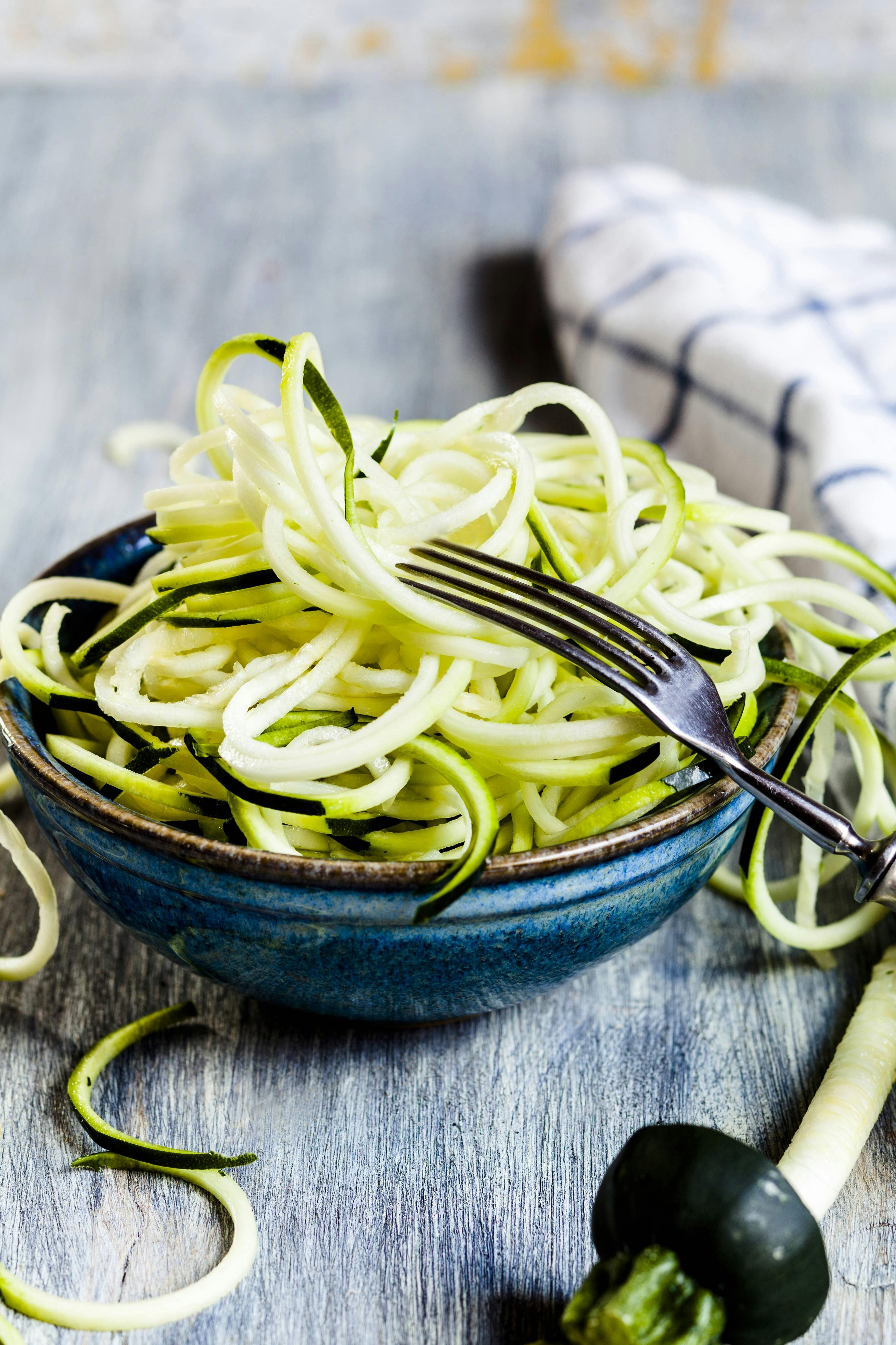 Knusprige Zucchini-Nester mit leckerem Avocado-Dipp: DIESEN krossen ...