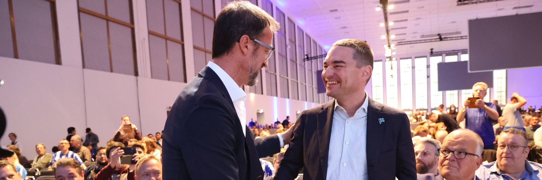 Hertha-Manager Fredi Bobic (l.) will mit weiteren Millionen von Investor Lars Windhorst „kreativ “umgehen.