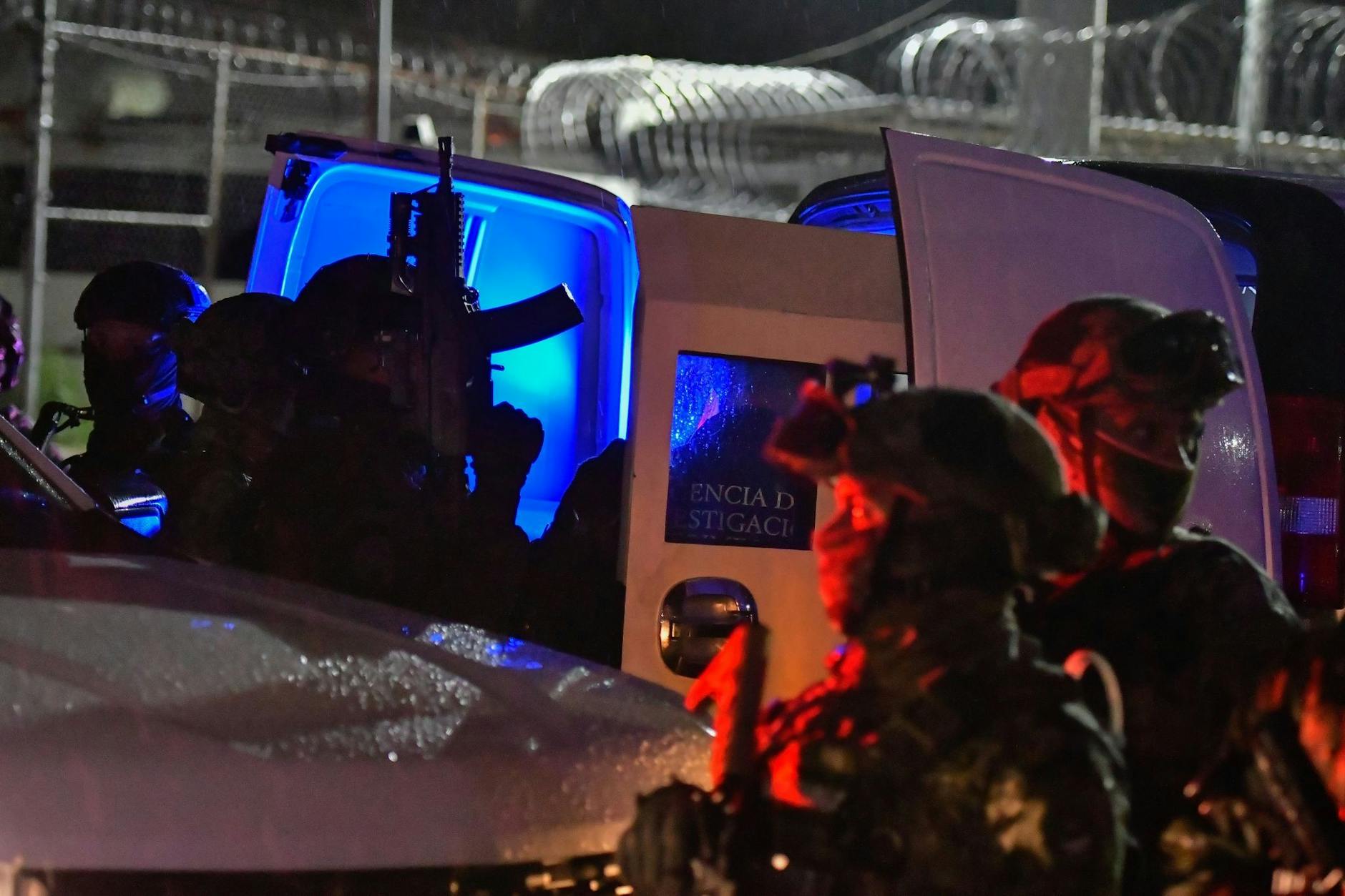 Rafael Caro Quintero wird unter der Obhut der Marine und der Nationalgarde in das Bundeszentrum für soziale Wiedereingliederung Nr. 1 ''El Altiplano'' eingeliefert. pix/ZUMA/dpa