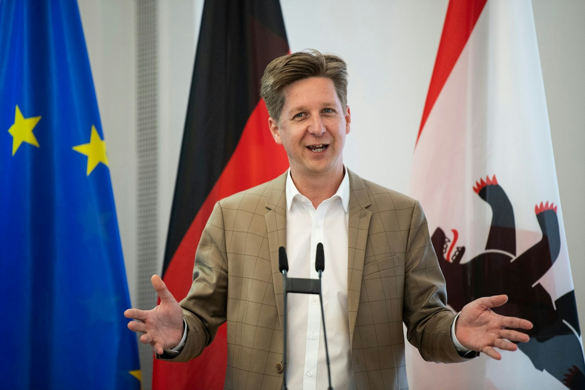 Berlins Finanzsenator Daniel Wesener spricht in Berlin.