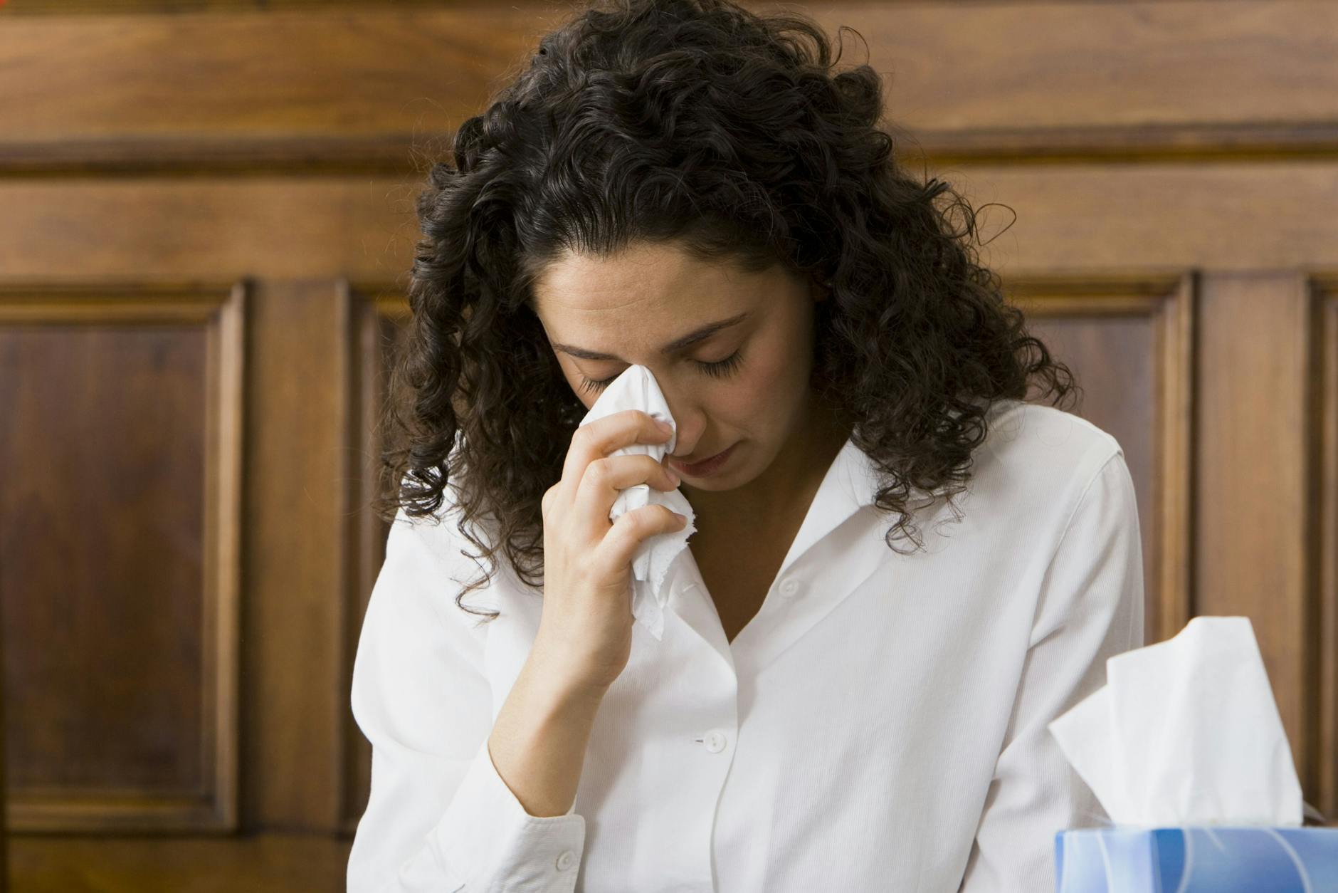 Eine Zeugin im Gerichtssaal. Der Krimiautor Matthias Wittekindt hört im Gericht gern zu.