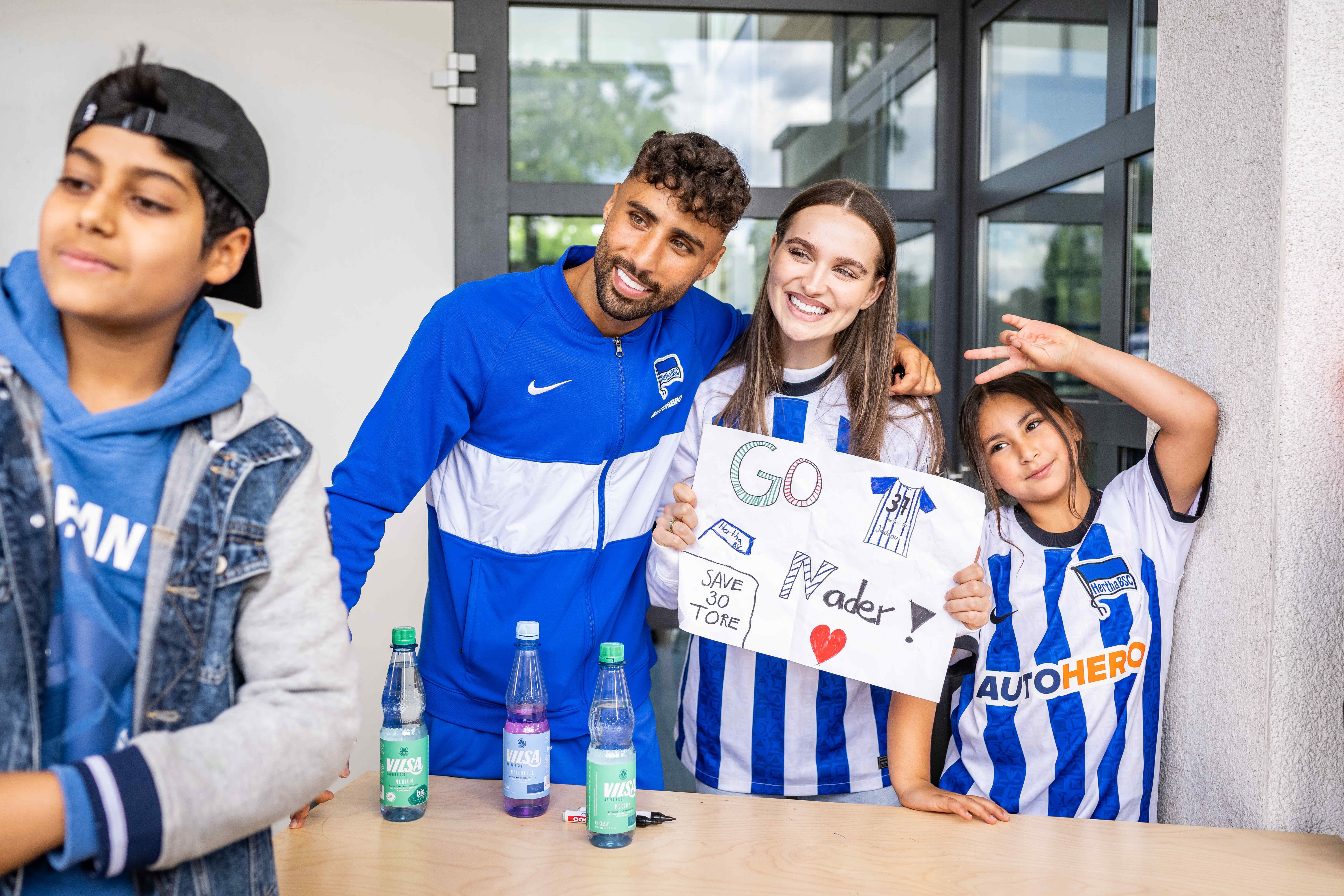 Deutliche Worte an seine Follower: Das sagen Internet-Star El-Jindaoui und Hertha-Boss Bobic nach dem Spielabbruch