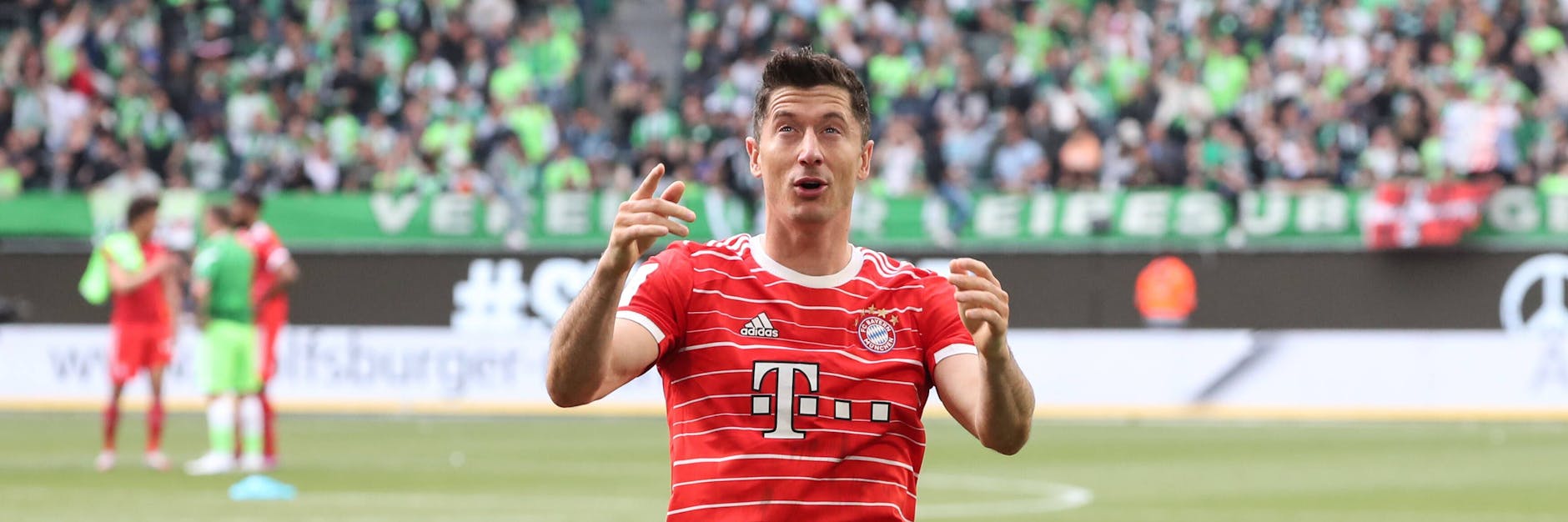 Da staunt Robert Lewandowski: Der Weltfußballer gehört nach dem Wechsel vom FC Bayern zum FC Barcelona nicht zu den teuersten Bundesliga-Transfers.