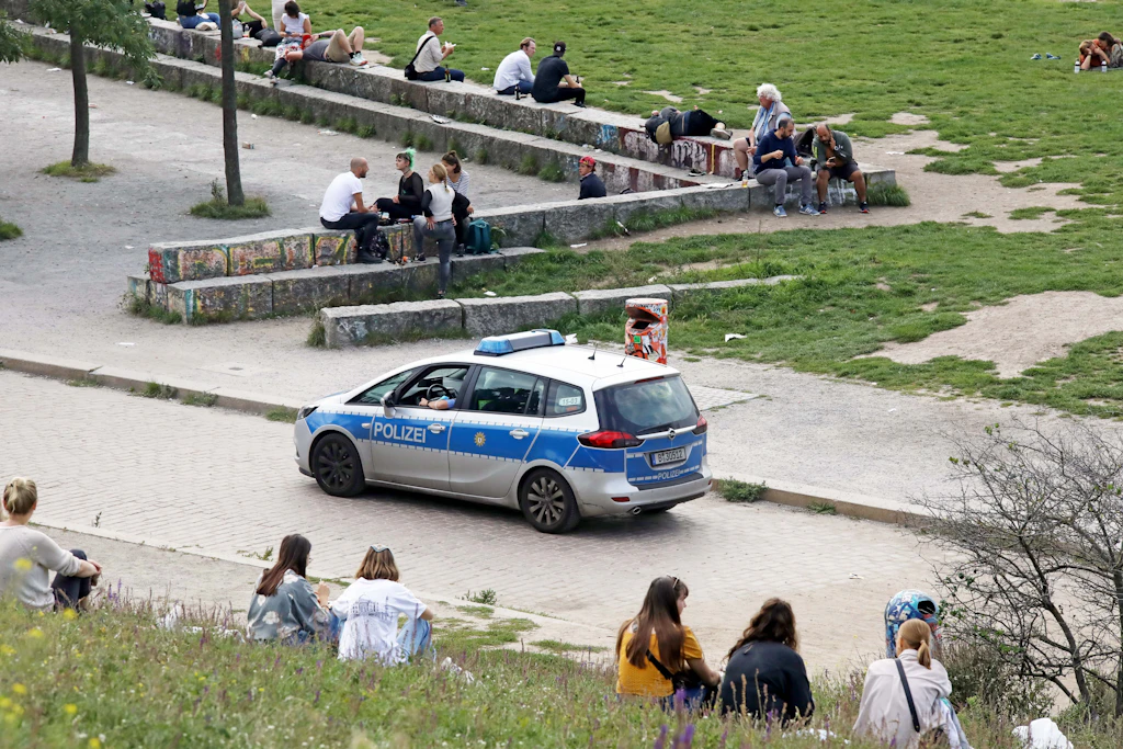 Illegale Partys in Berliner Parks: Bezirksbürgermeister will Alkoholverbot