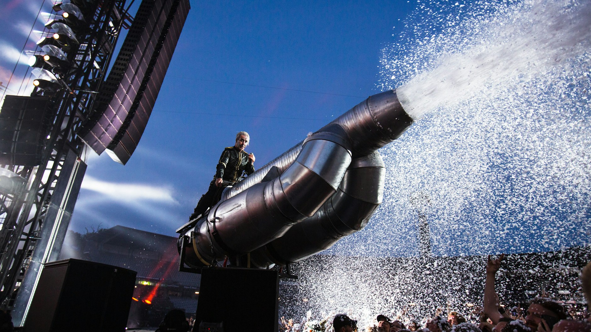 Legendär bei den Fans: Die riesige Schaumkanone, die beim Rammstein-Dong Pussy zum Einsatz kommt.
