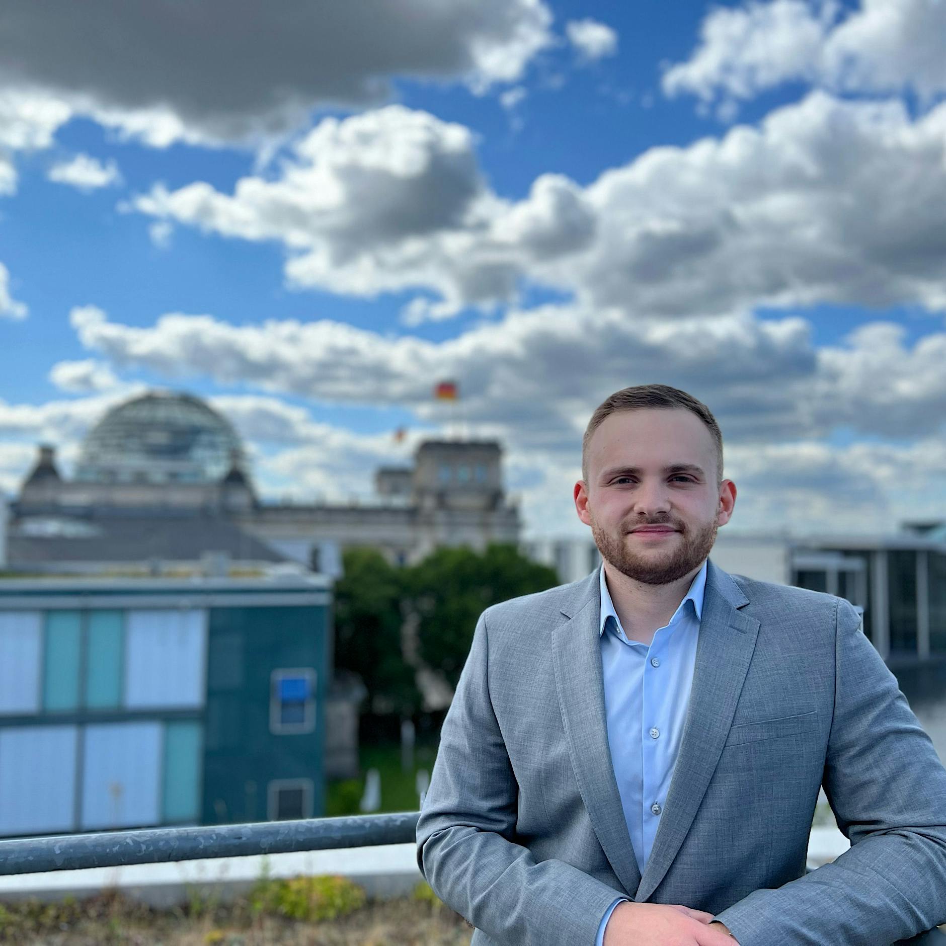 Ökonom greift Regierung an: „Freie Fahrt für Porsche-Fahrer, aber halbe Duschzeit für Arme“