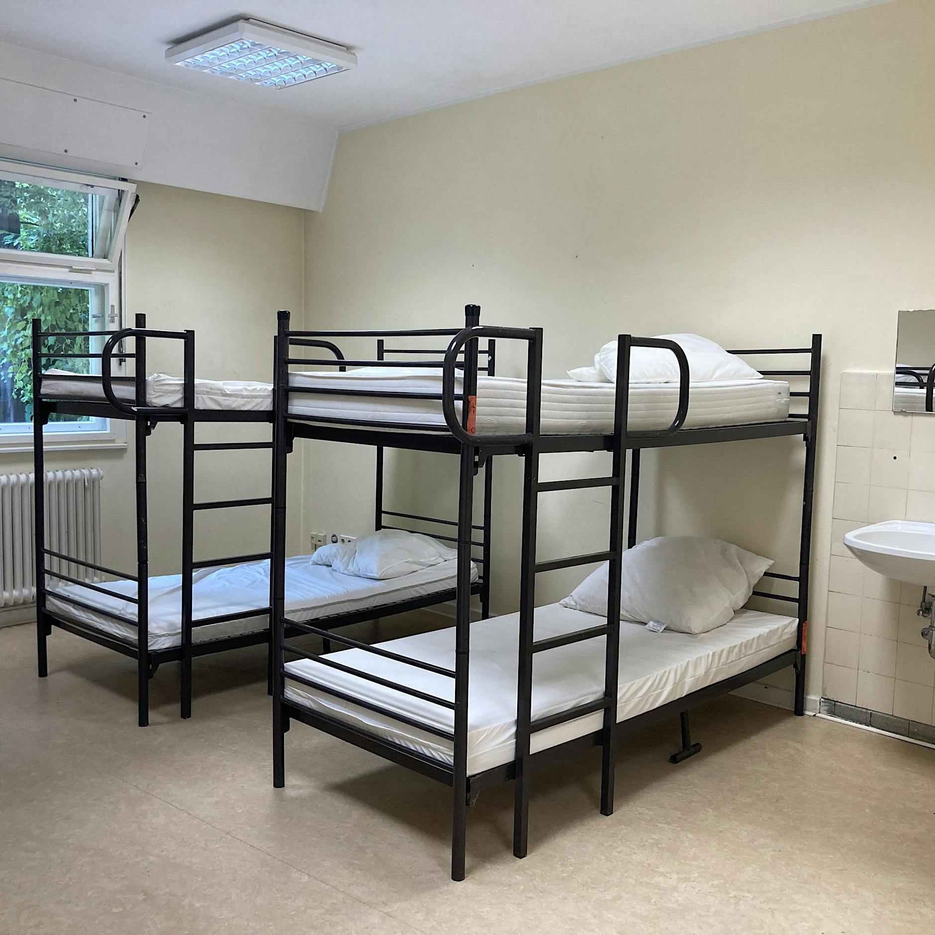 Schutz für die heißen Tage: Berlins erste Hitzehilfe-Unterkunft für Obdachlose