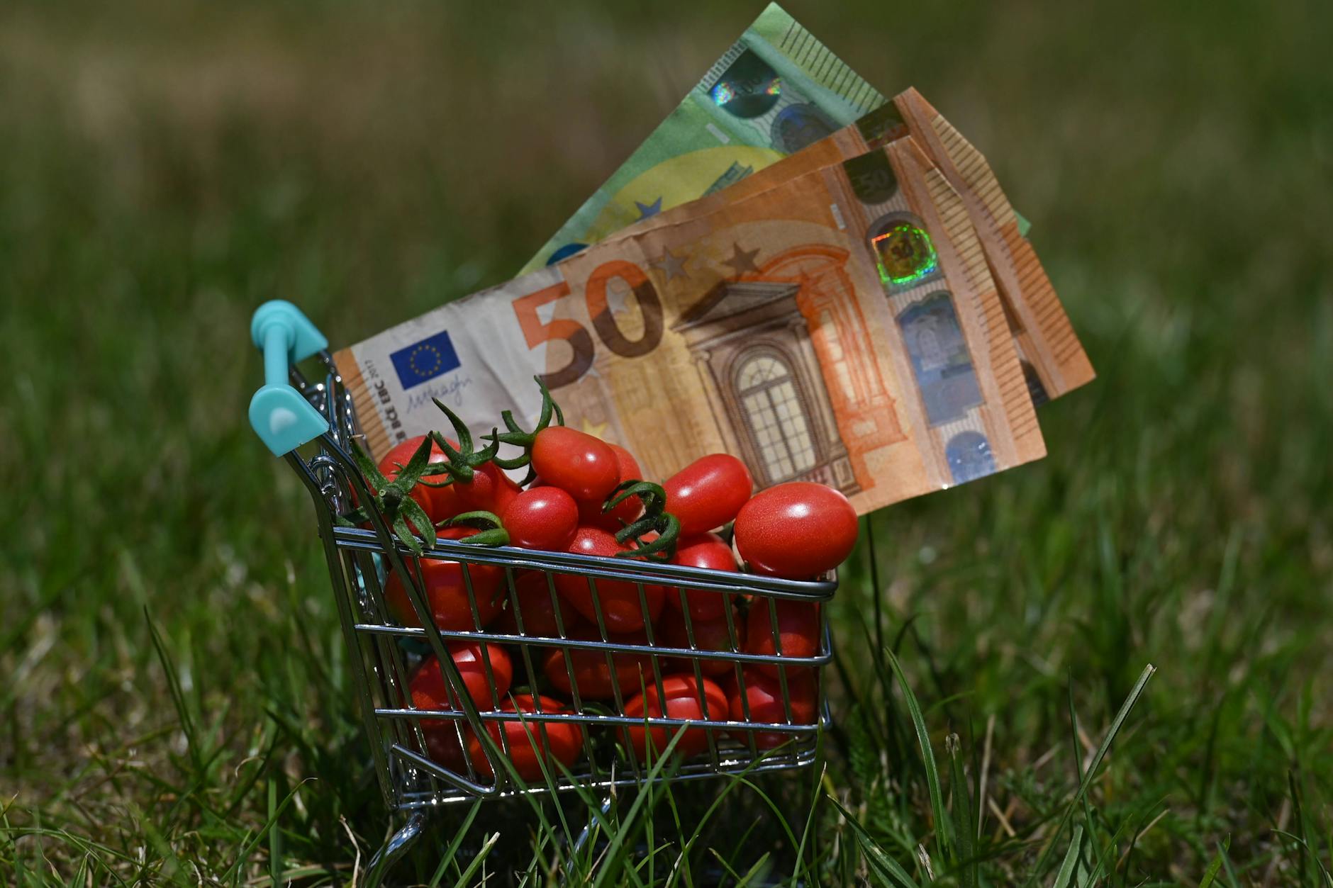 Die Inflation treibt die Preise nach oben. Aber der Staat kann nicht ewig Geld zuschießen. Sorglos-Pakete stehen in der Kritik.