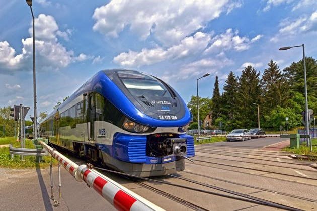 Ein Dieseltriebwagen der Niederbarnimer Eisenbahn (NEB) vom Typ Pesa Link. Solche Fahrzeuge sind auf der Regionalbahnlinie RB26, die von der Sperrung betroffen ist, unterwegs.