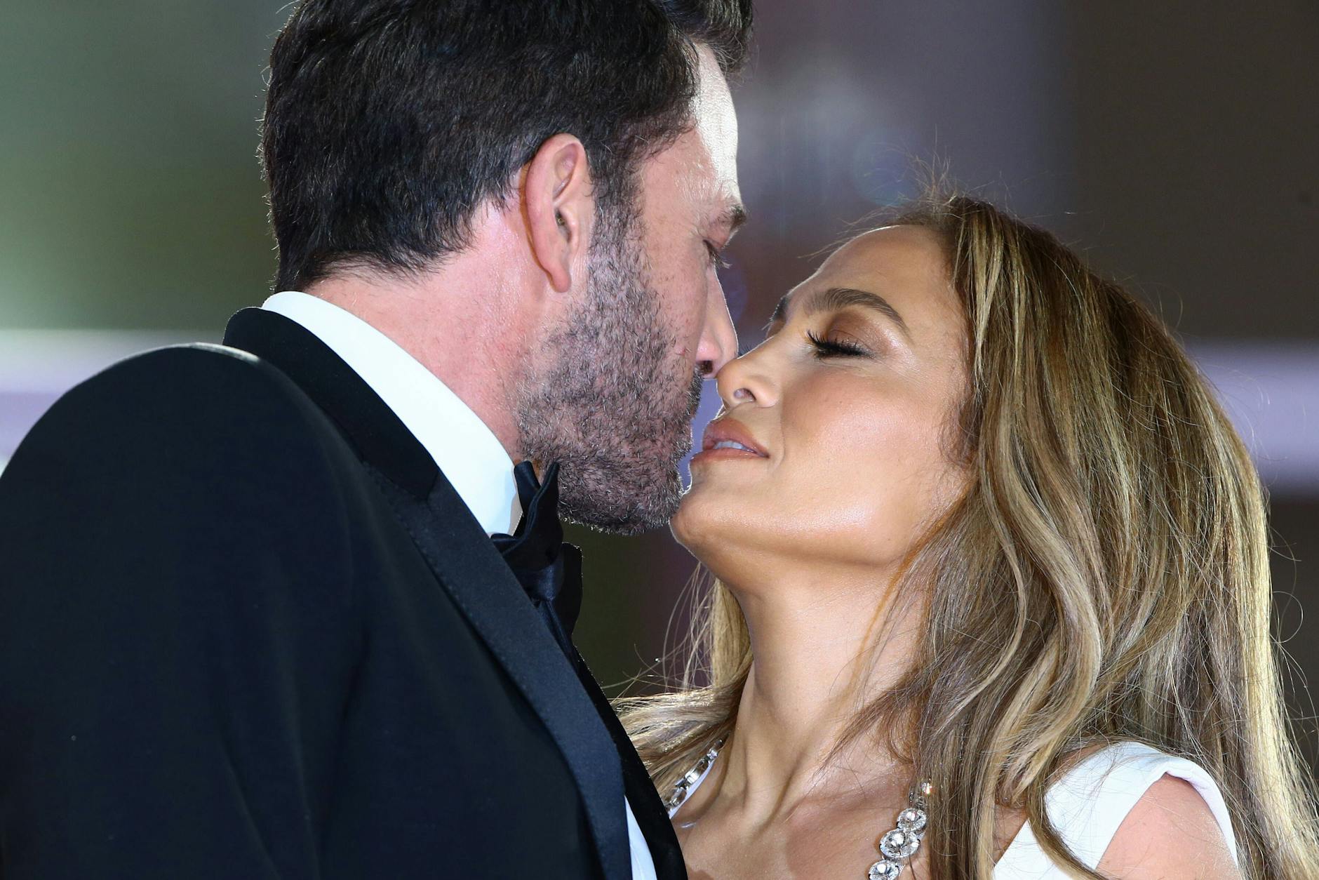 Könnte ein Hochzeitsbild sein: Dieses Foto wurde aber auf den Filmfestspielen in Venedig gemacht.