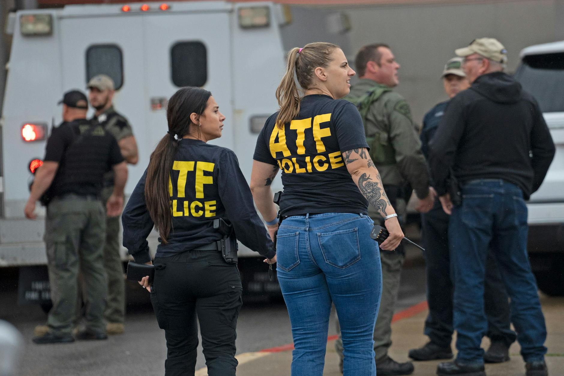 Einsatzkräfte der Polizei am Tatort