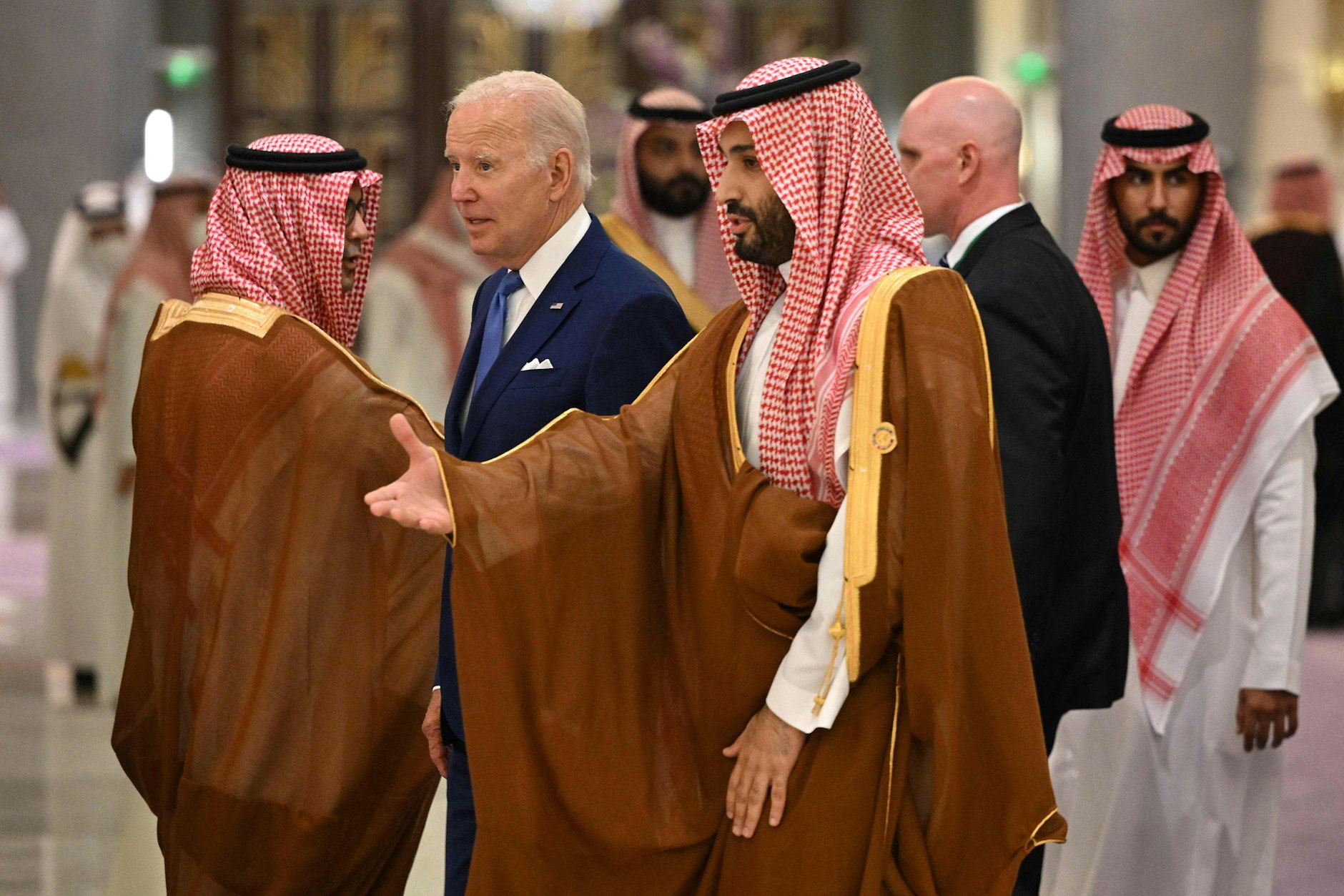 Joe Biden der saudische Kronprinz Mohammed Bin Salman (im Vordergrund) am 16. Juli in&nbsp; Dschidda.