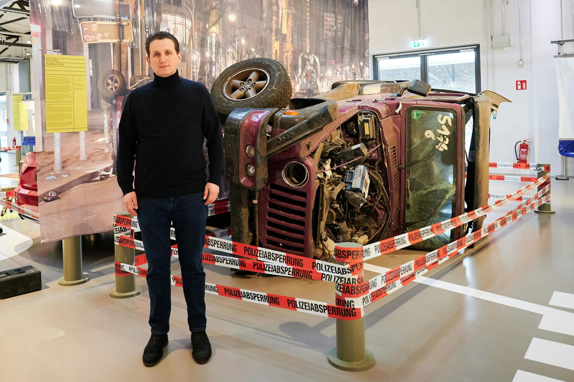 Die Sonderausstellung „Wahnsinn – Illegale Autorennen. Wie stoppen wir den Tempo-Rausch?“ im Deutschen Technikmuseum Berlin. Zu sehen ist auch der Jeep eines Berliners, der 2016 von Rasern zu Tode gefahren wurde.
