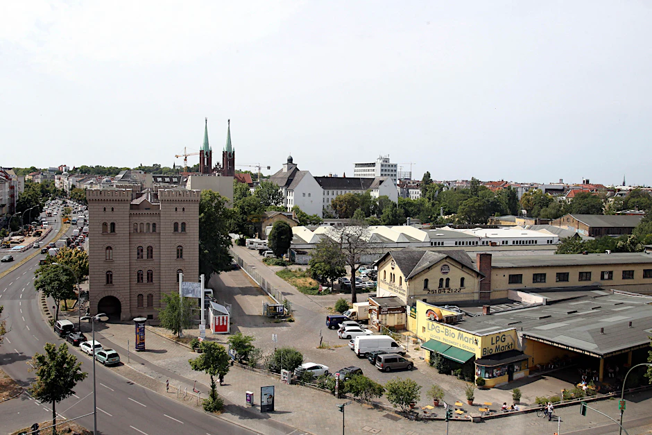 Blick auf das Dragoner-Areal in Kreuzberg: Hier sollen fast 500 Wohnungen entstehen, darunter viele Sozialwohnungen.