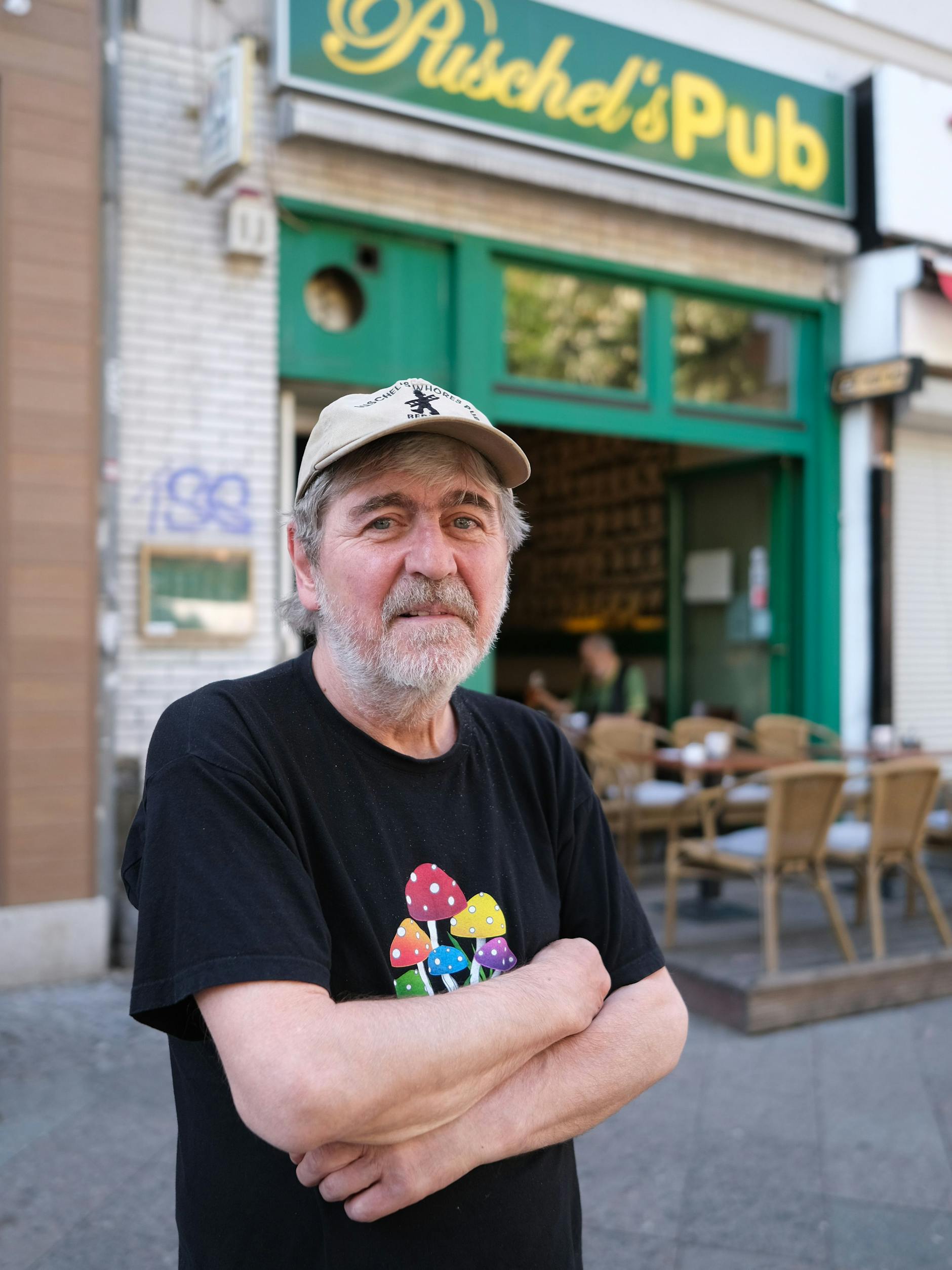 Puschel steht seit 34 Jahren hinter dem Tresen in der Potsdamer Straße.