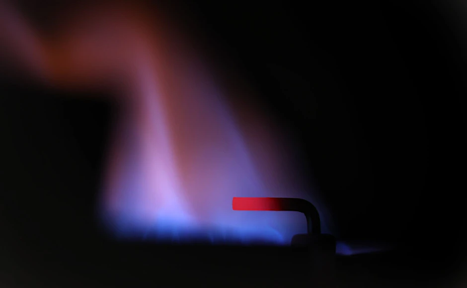 ARCHIV - Wegen steigender Energiekosten holen sich viel mehr Bürger als früher Rat von Fachleuten, um den Verbrauch zu reduzieren und um unabhängiger zu werden von Gas und Öl.  