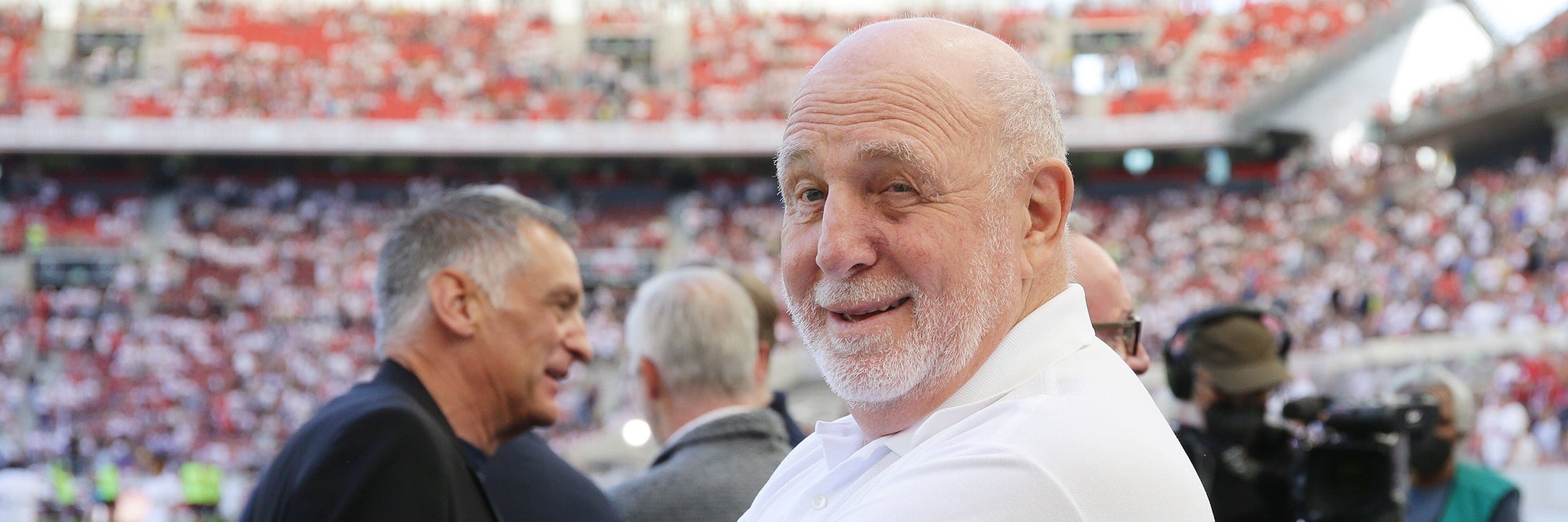 Schaut ungläubig auf das Hertha-Investment von Lars Windhorst: Ex-Manager Dieter Hoeneß (69).