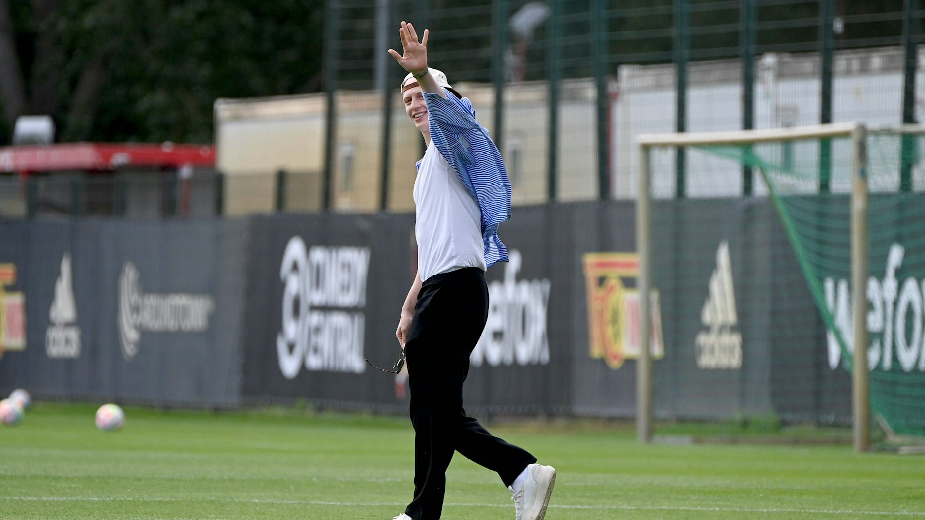 Timo Baumgartl schickte direkt nach Bekanntwerden der Hoden-Tumor-Diagnose Grüße an Kollege Sébastian Haller. Er selbst hofft nach der Chemotherapie im August mit der Reha in Köpenick beginnen zu können.