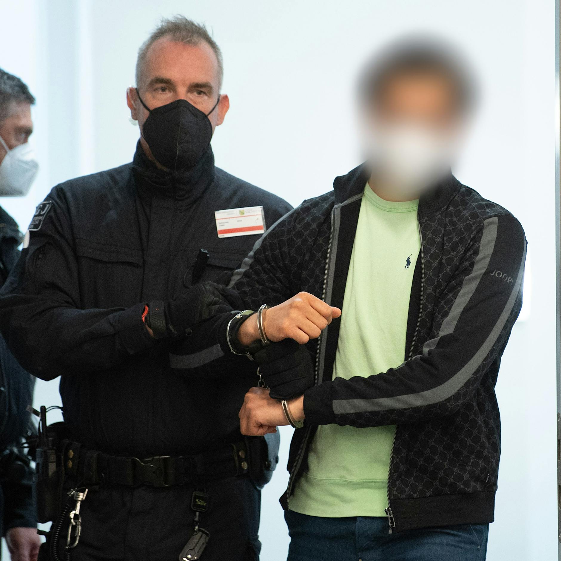 DNA-Spur deckt jetzt auf: Einer der Einbrecher ins Grüne Gewölbe soll drei Wochen zuvor eine Bank in Berlin-Wedding überfallen haben