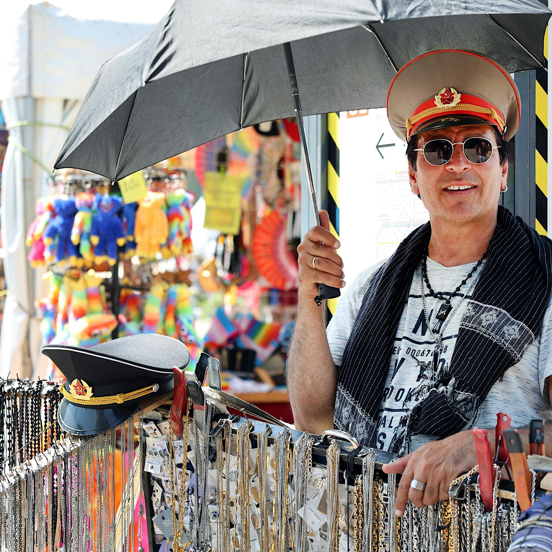 Wenn es kein Entkommen gibt: Arbeiten in der Mega-Hitze am Alexanderplatz