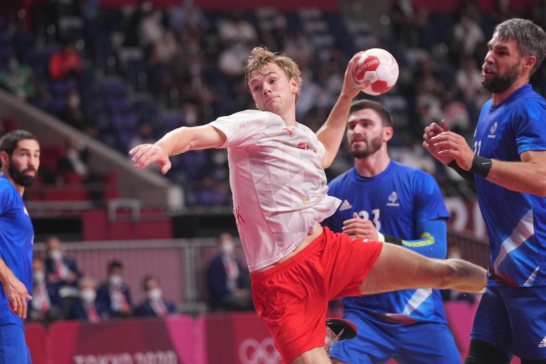 Neu-Fuchs Mathias Gidsel lässt sich im Olympiafinale von Tokio auch nicht von Frankreichs Superstars stoppen.