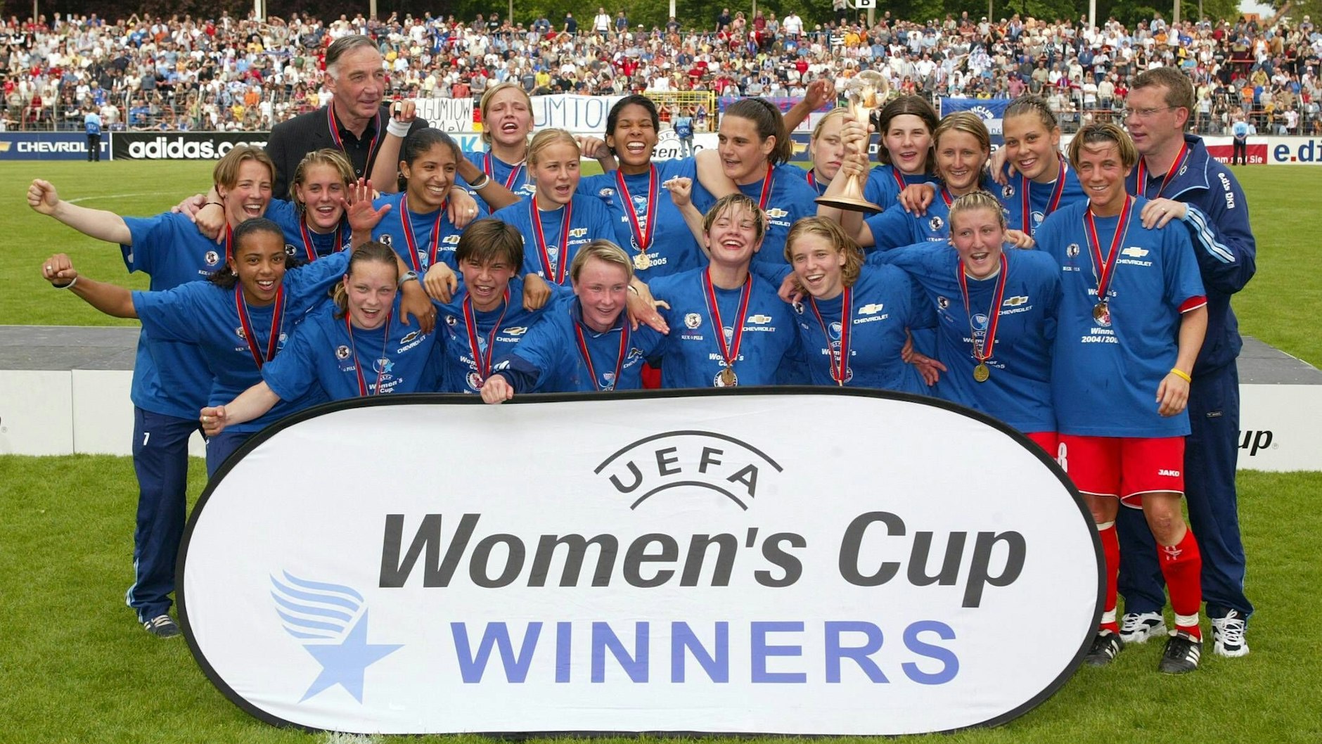 In den Saison 2004/05 gewann Turbine Potsdam unter Trainer Bernd Schröder den Uefa Women’s Cup.