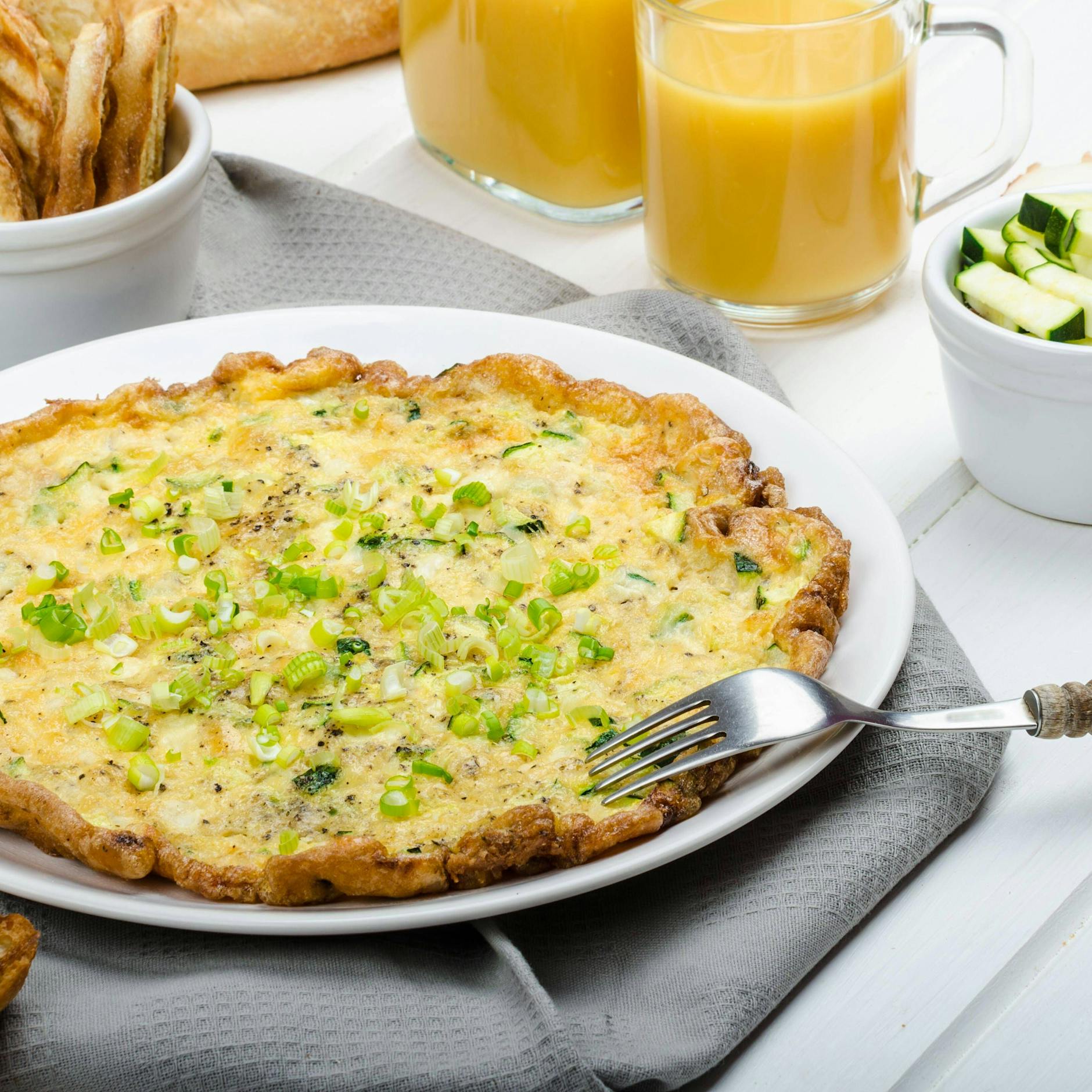 Zucchini-Omelett mit Mozzarella: Zünftig, superlecker und schnell gemacht