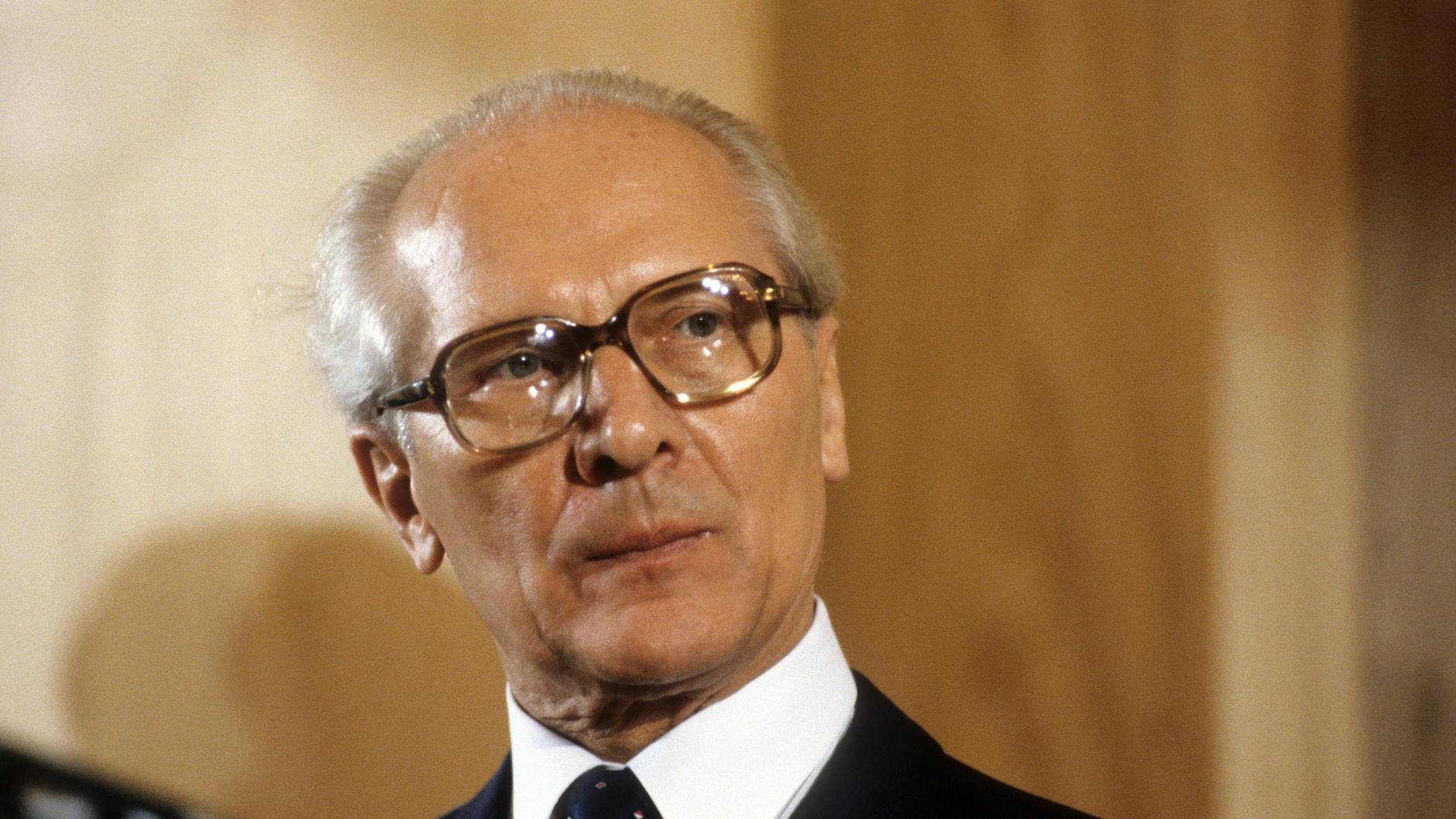 Erich Honecker klagte: „Ich möchte nur noch einmal erwähnen, dass uns allein der Import von Rohkaffee im Jahr rund 300 Millionen Dollar kostet. Sie auszugeben, fällt uns nicht leicht.“