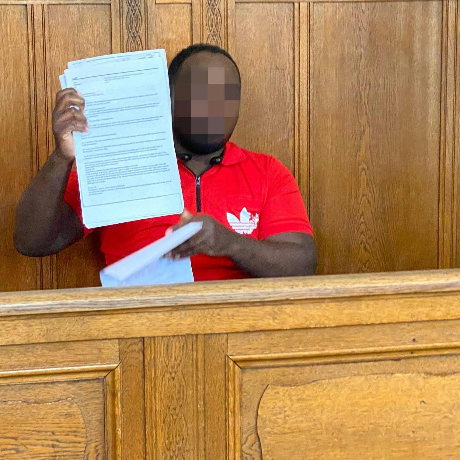 Augustine M. wurde am Mittwoch von der Verhandlung ausgeschlossen. Die Staatsanwältin strebt die Unterbringung des Beschuldigten in einer Klinik für psychisch kranke Straftäter an.