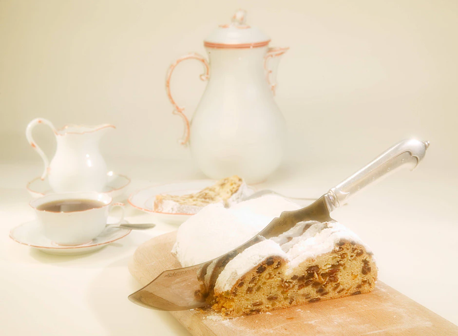 Schmeckt immer, am besten natürlich aber zur Weihnachtszeit: Dresdner Stollen.