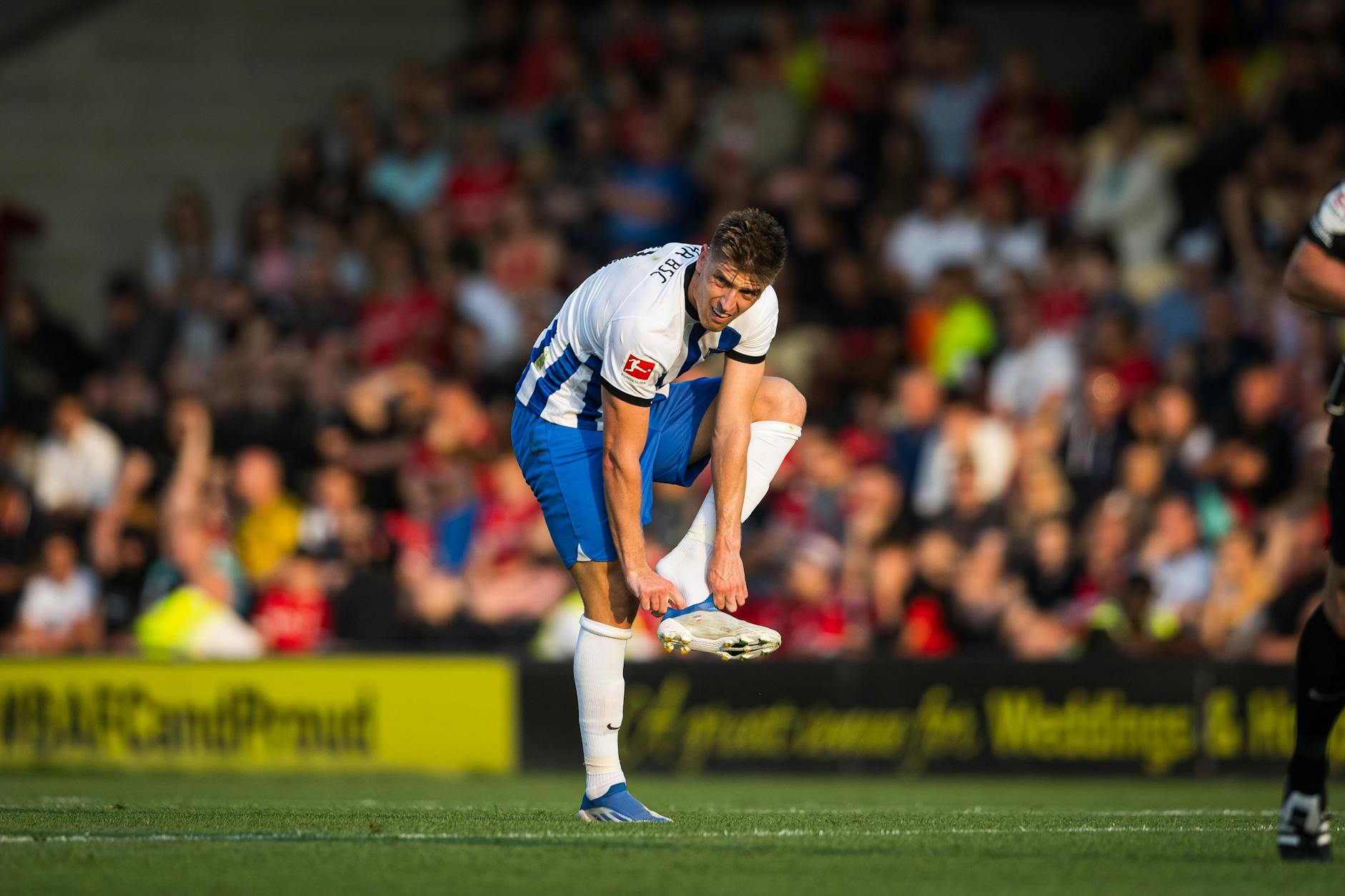 Schuhe aus bei Hertha? Krzysztof Piatek spielte Mittwoch 45 Minuten beim 1:2-Test gegen Nottingham. War es sein letzter Einsatz im blau-weißen Trikot?