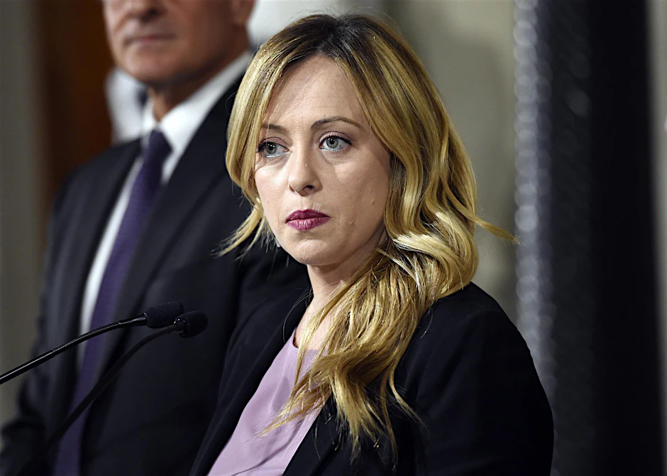 Giorgia Meloni fordert Neuwahlen in Italien und will den früheren EZB-Chef Draghi als Ministerpräsident stürzen.