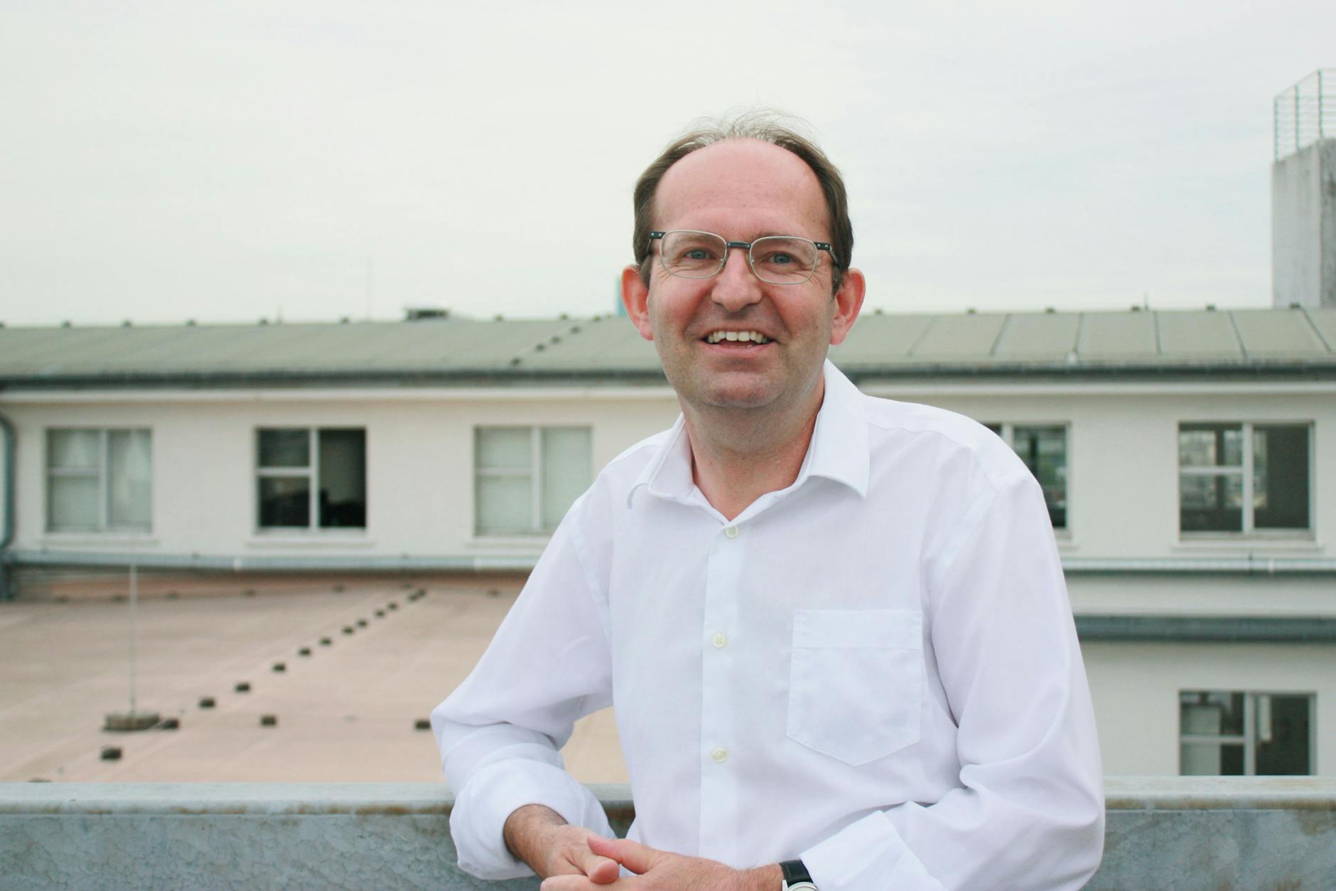 Jürgen Hosemann, Lektor im S. Fischer Verlag, und selbst Autor. 2020 erschien sein Sommer-Buch „Das Meer am 31. August“.