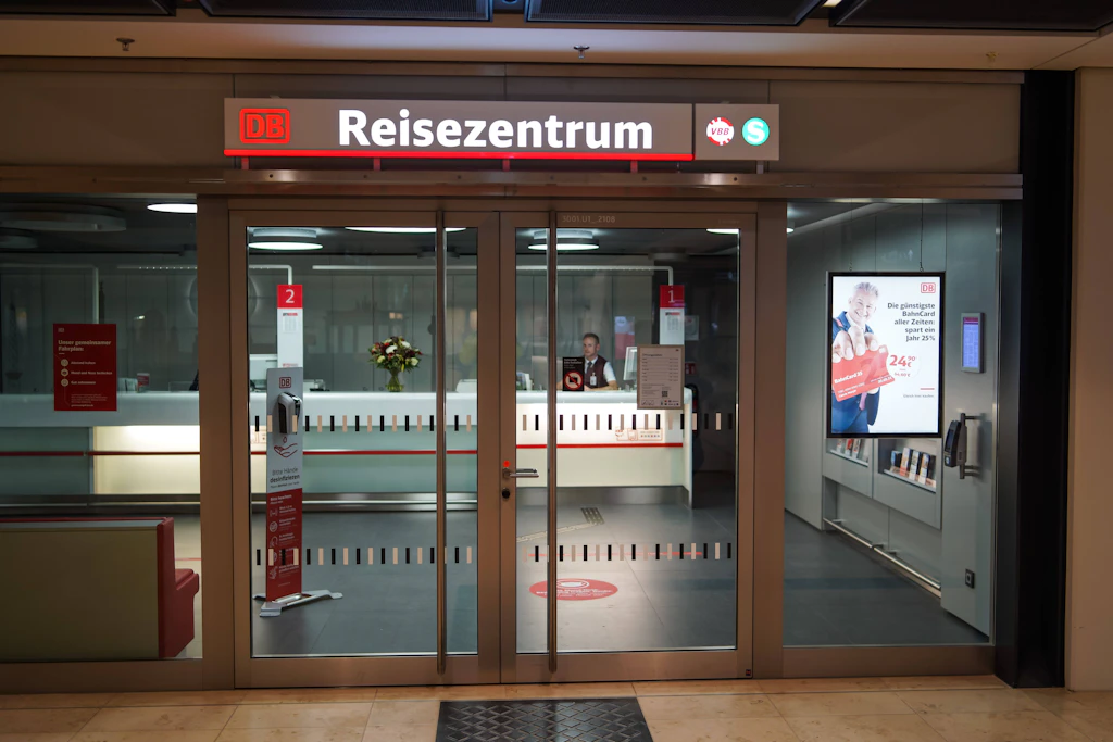 Wo erlebt man noch Hingabe für eine Aufgabe? Beim Kauf einer Bahnfahrkarte