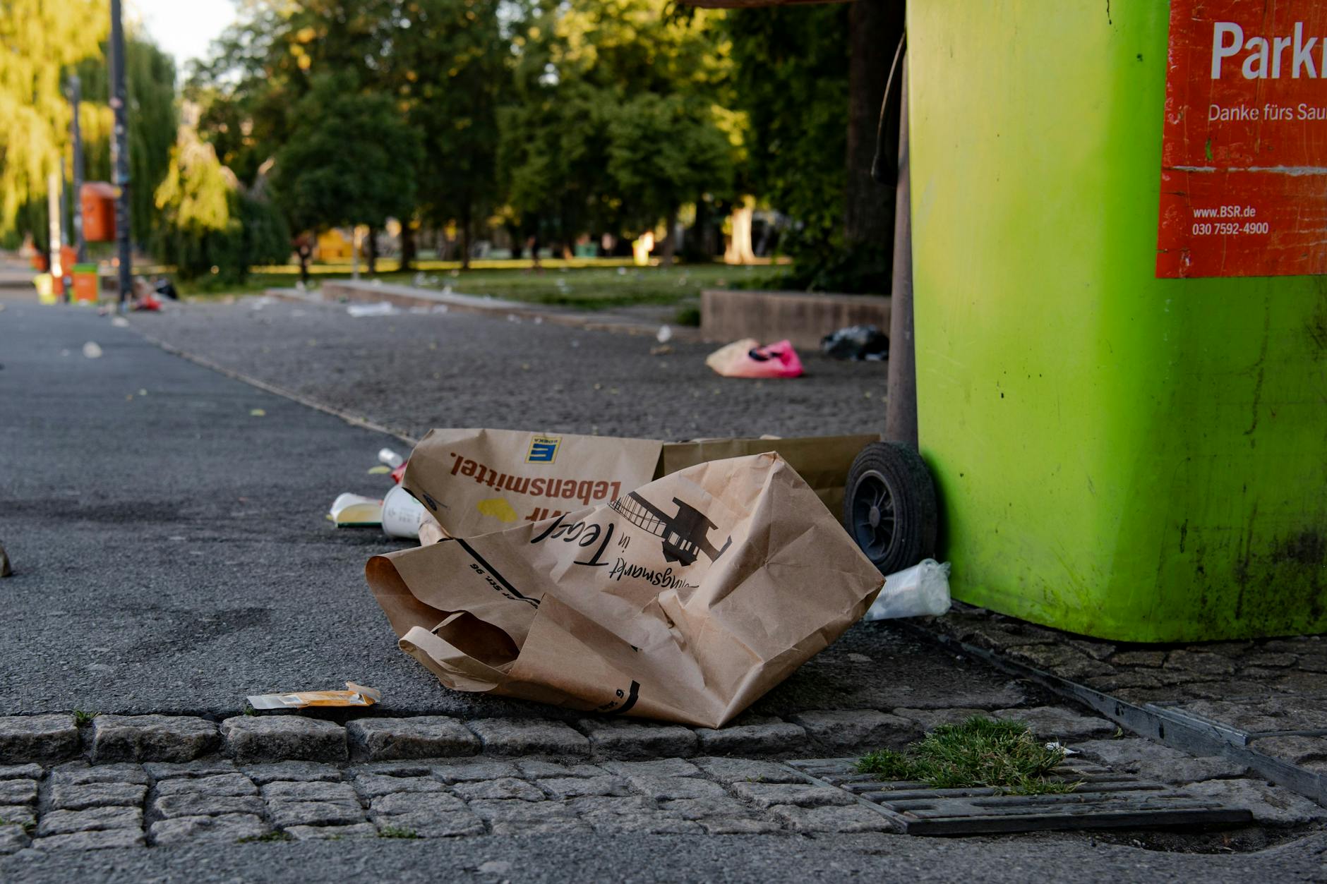 Berlin: Der verdreckte James-Simon-Park