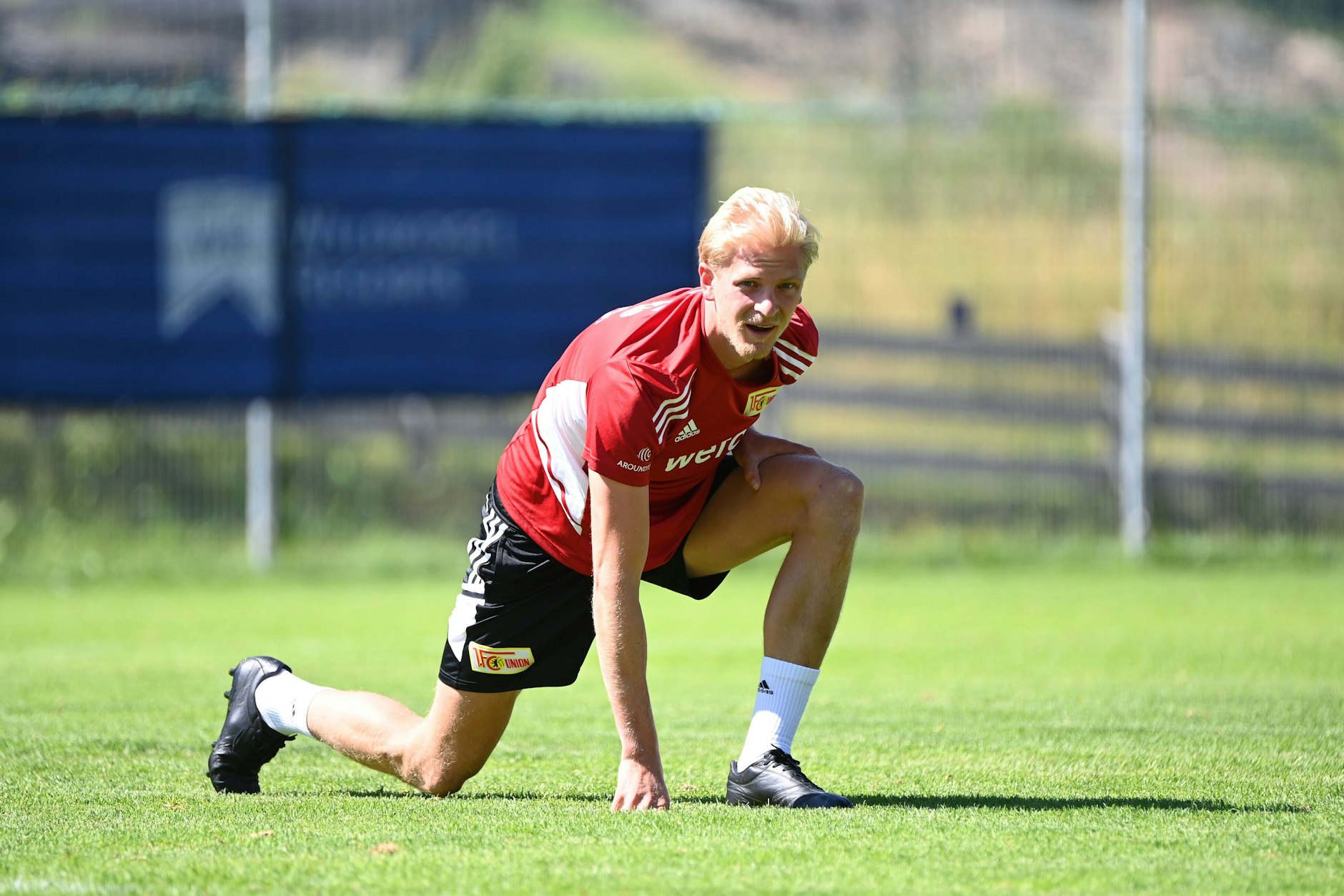 Auf die Plätze! Fertig! Los! Morten Thorsby möchte nur zu gerne das Trainingsleibchen gegen das Union-Trikot tauschen am Sonnabend gegen Nottingham Forest.