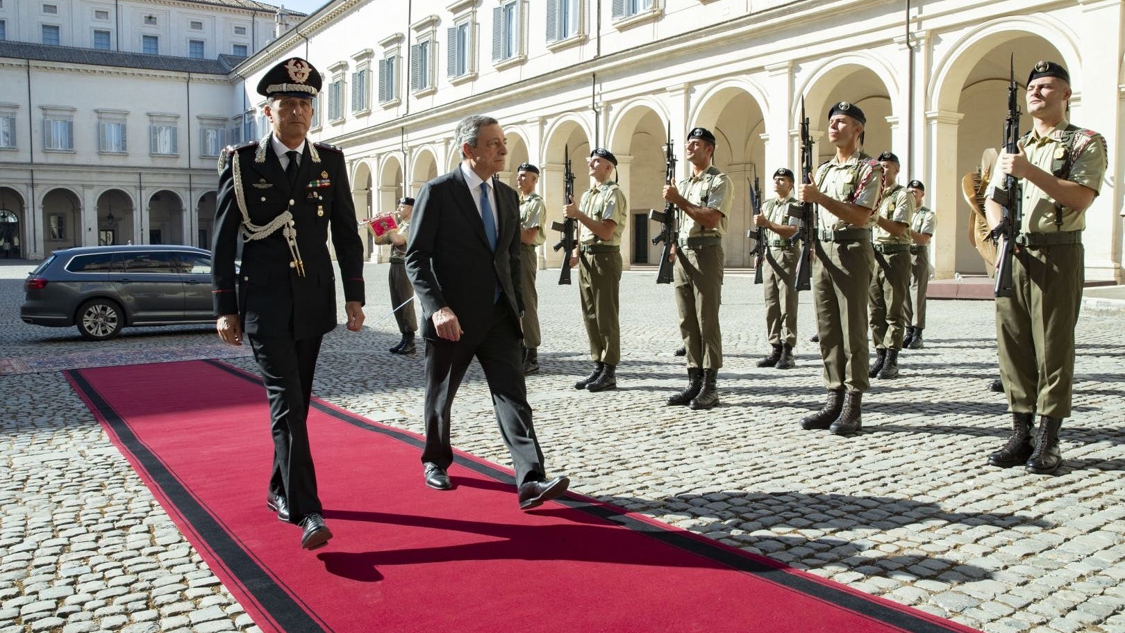 Mario Draghi auf dem Weg zum Präsidenten im Quirinalspalast.