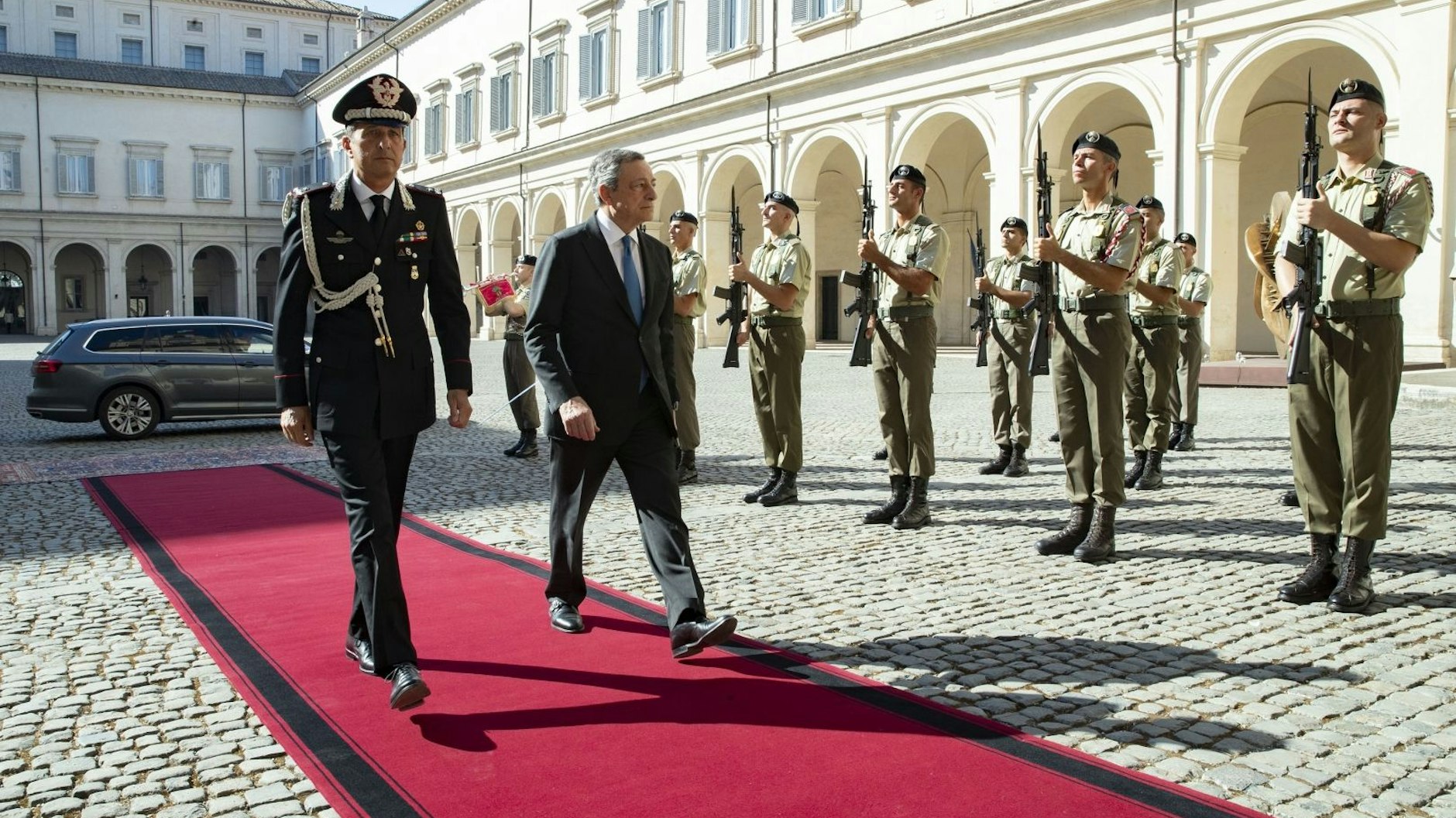 Mario Draghi auf dem Weg zum Präsidenten im Quirinalspalast.