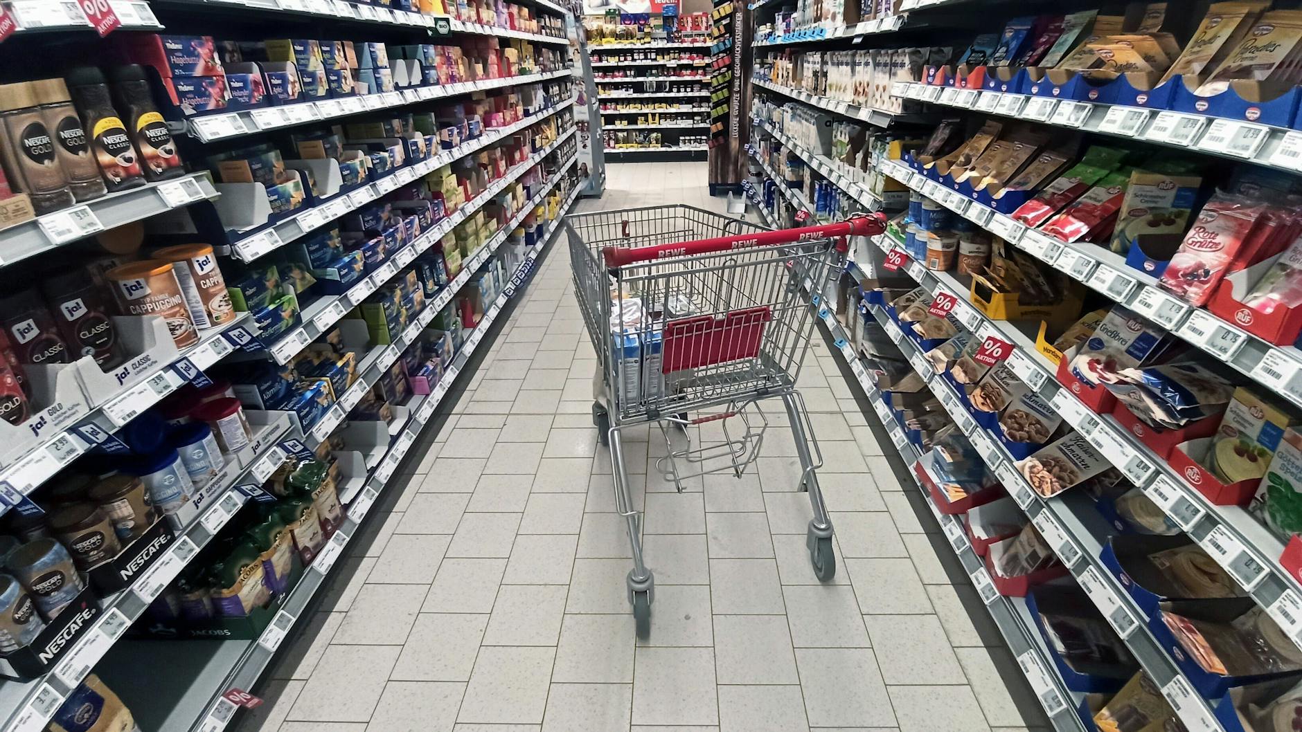 Für viele Menschen sind die Zeiten voller Einkaufswagen im Supermarkt vorbei.