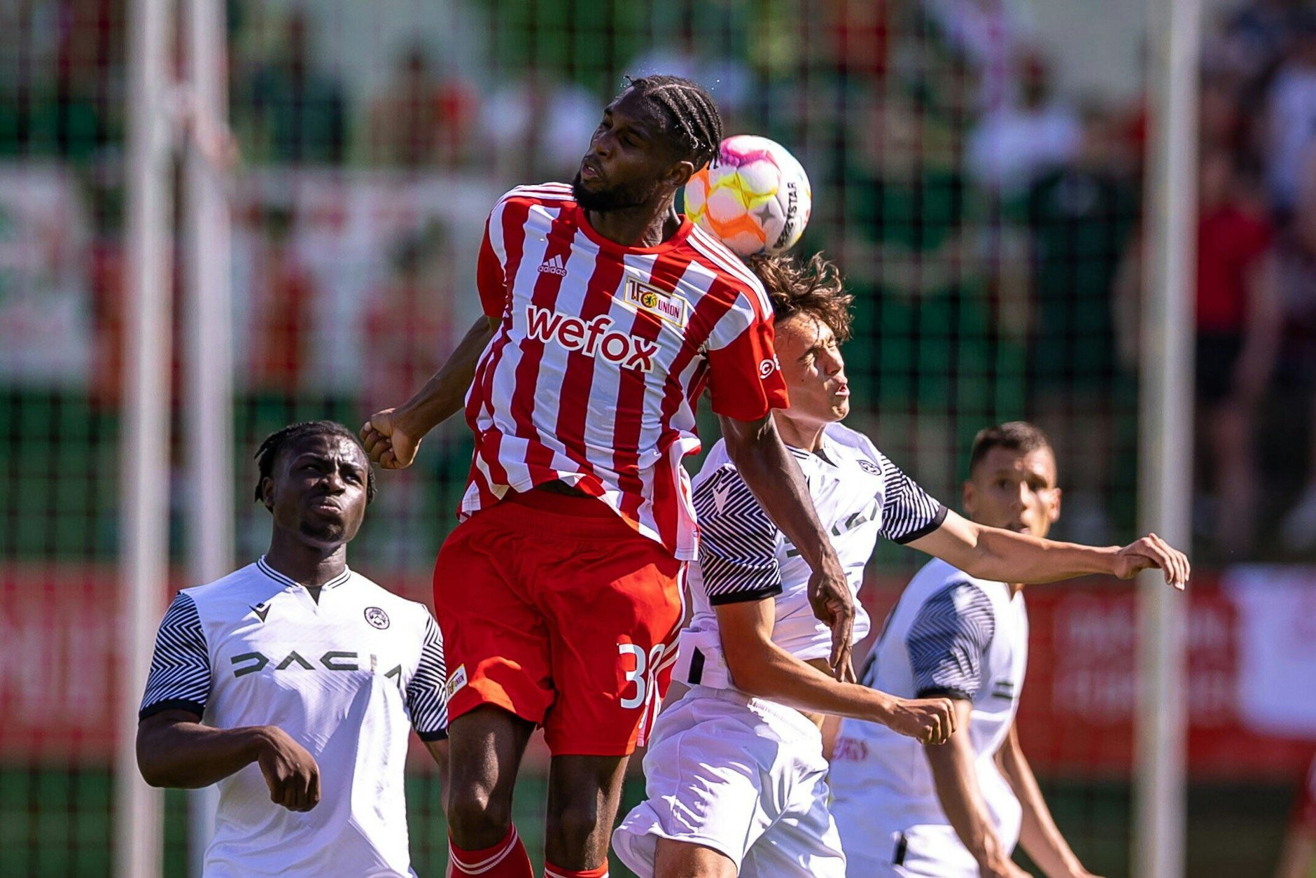 Muss sich anstrengen, wenn er hoch in den eisernen Olymp aufsteigen will: Unions Neuzugang Jordan Siebatcheu.