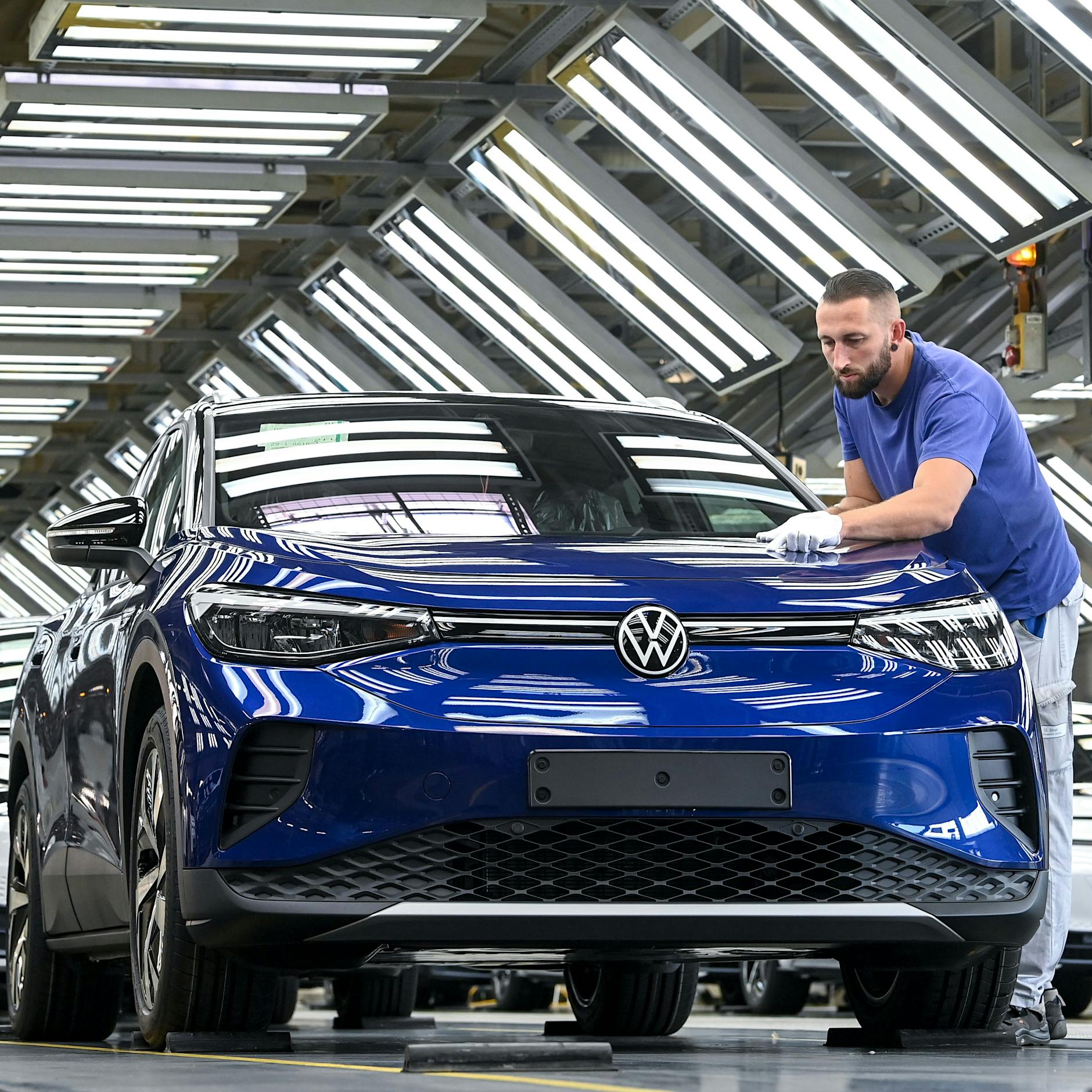 Was ist günstiger: Elektroauto oder Verbrenner?