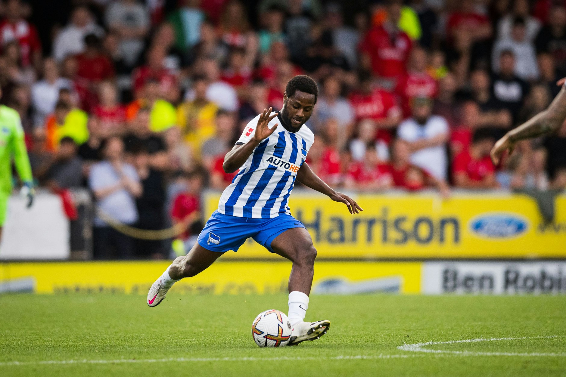 Deyovaisio Zeefuik von Hertha BSC zeigte beim 1:3-Test in Nottingham eine elegante Passtechnik und viel Auge für die Mitspieler.