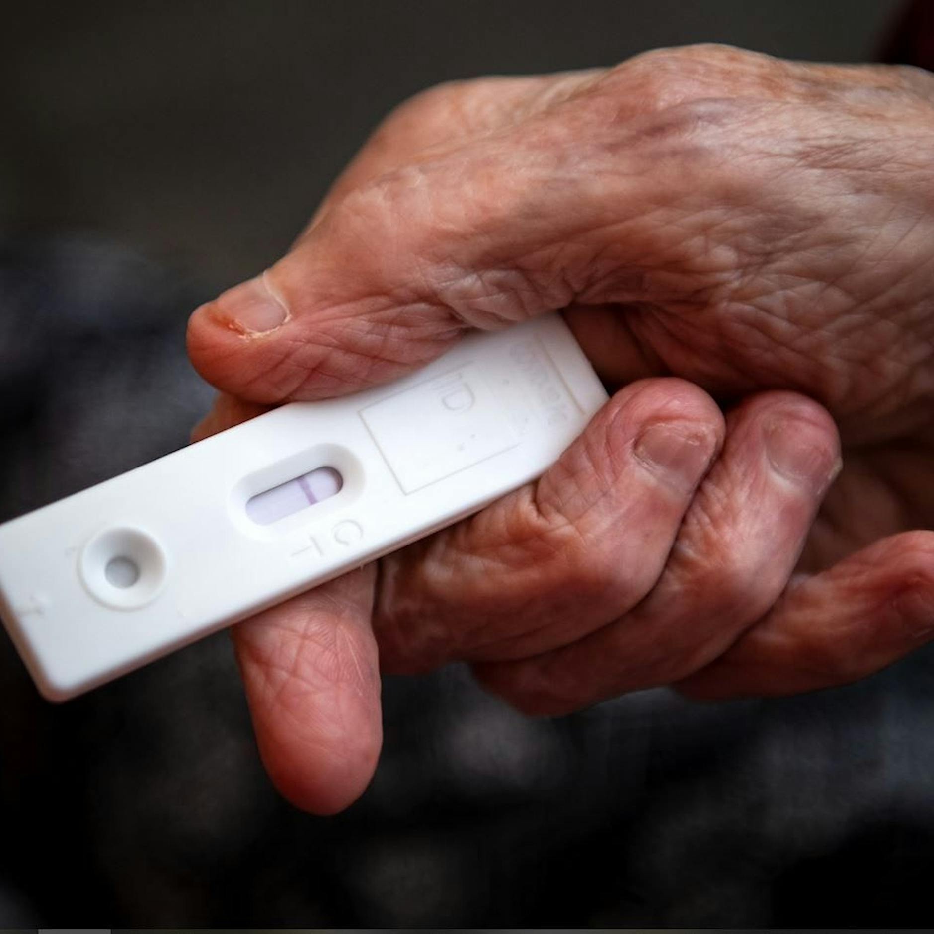 Corona: Berliner Senat rät von größeren Treffen in Innenräumen ab