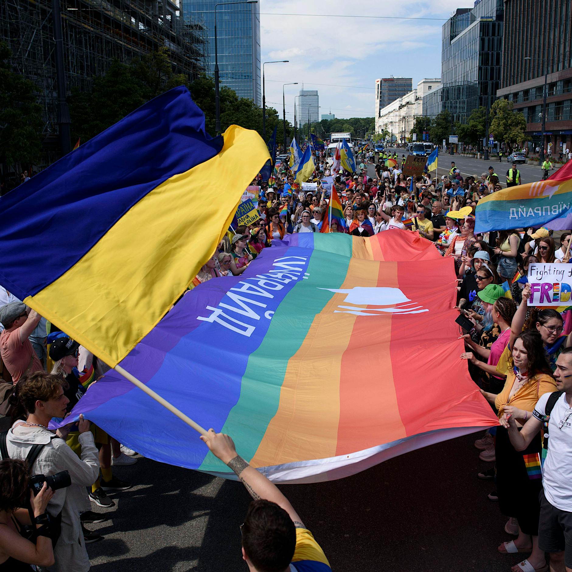 Ukrainer auf dem Berliner CSD: „Verlieren wir den Krieg, werden wir ausgelöscht“