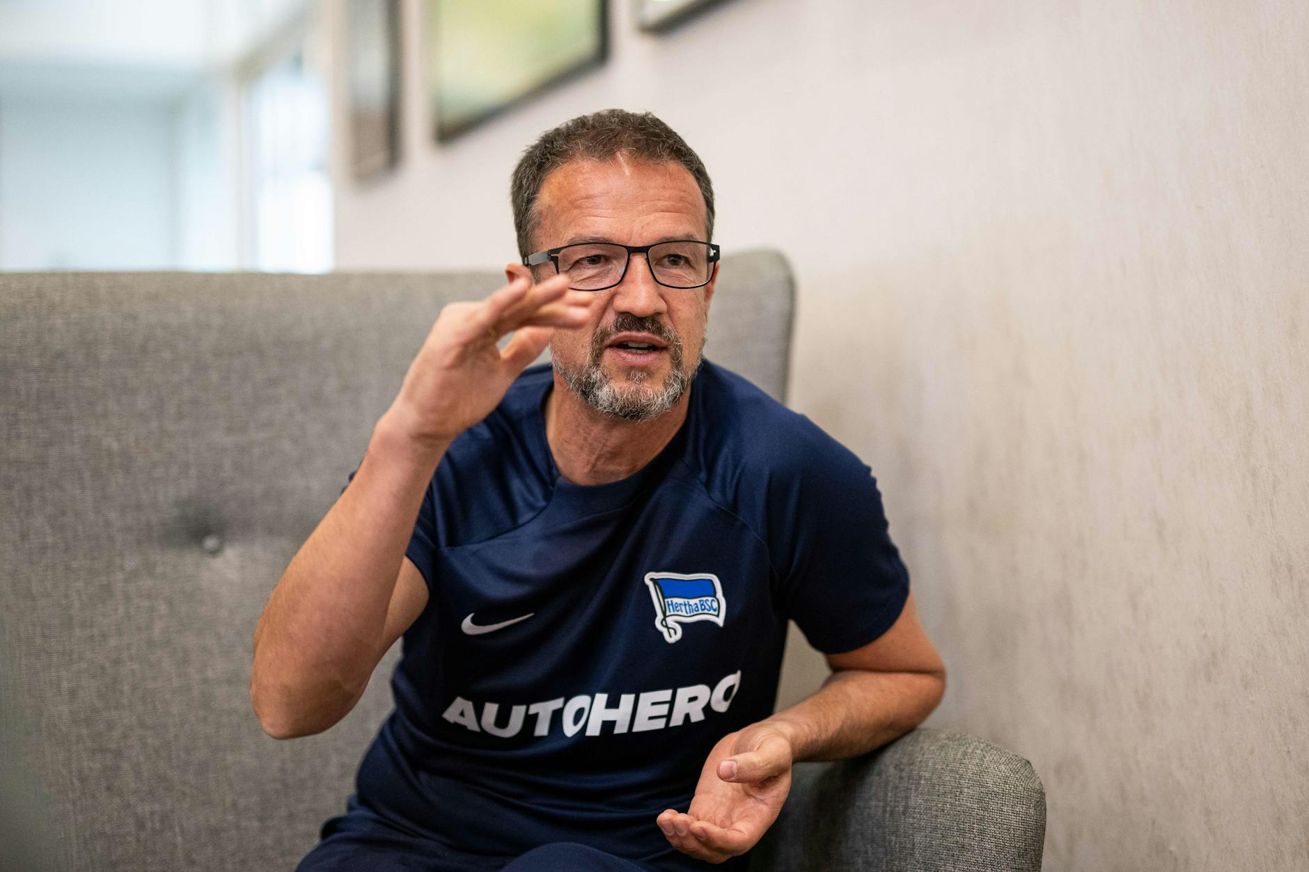 Da ist noch Luft nach oben! Herthas Manager Fredi Bobic spricht über den schwierigen Transfermarkt.
