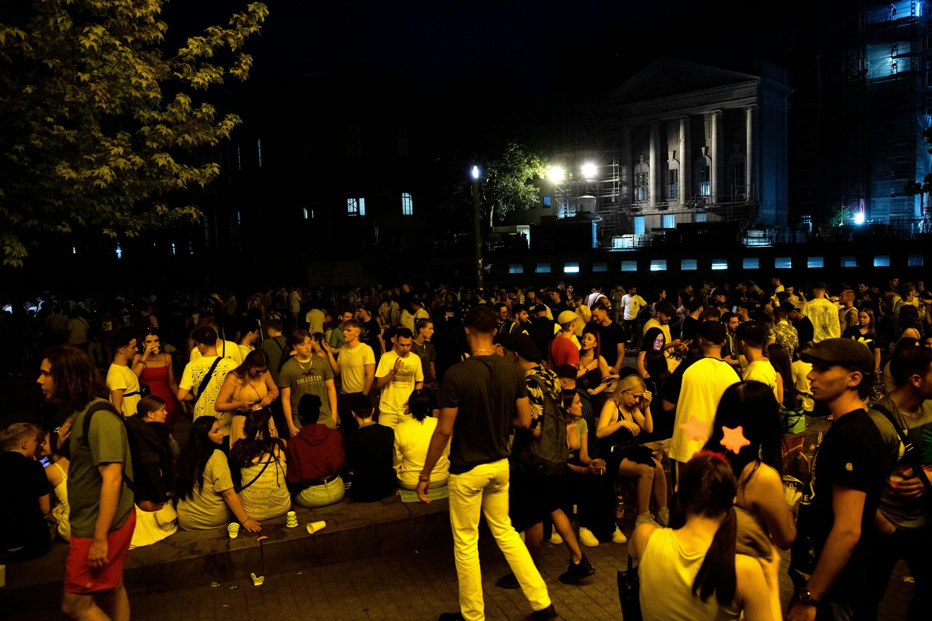 Der James-Simon-Park bei Nacht