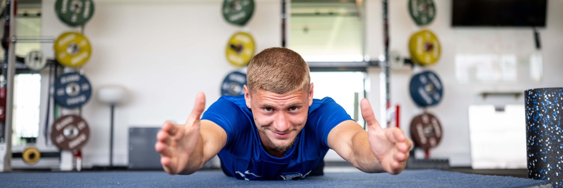 Hertha-Verteidiger Marton Dardai (20) streckt sich in der Vorbereitung, will in der kommenden Saison wieder eine bessere Rolle spielen.