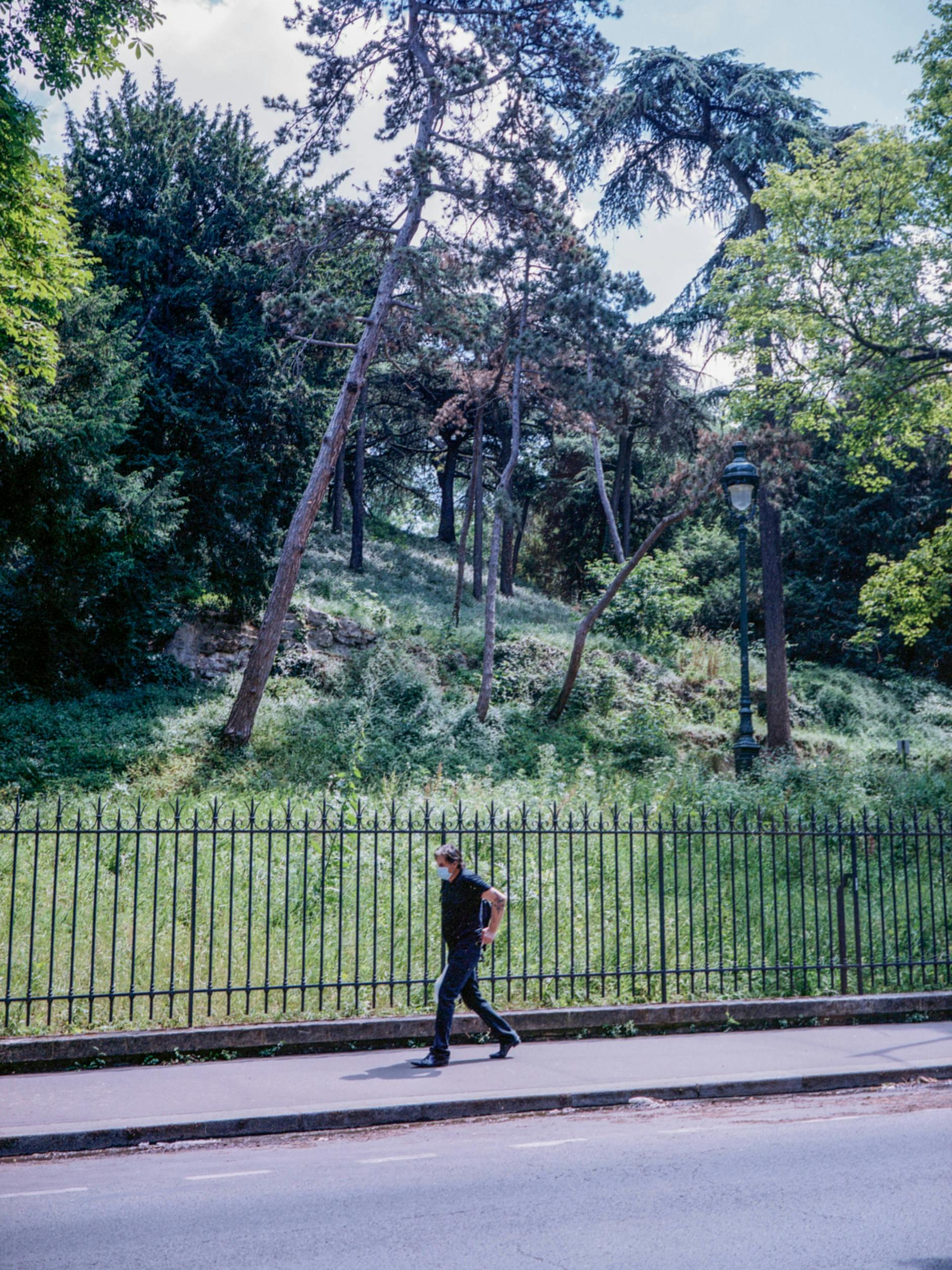 Eingezäunt: ein Park in Paris.