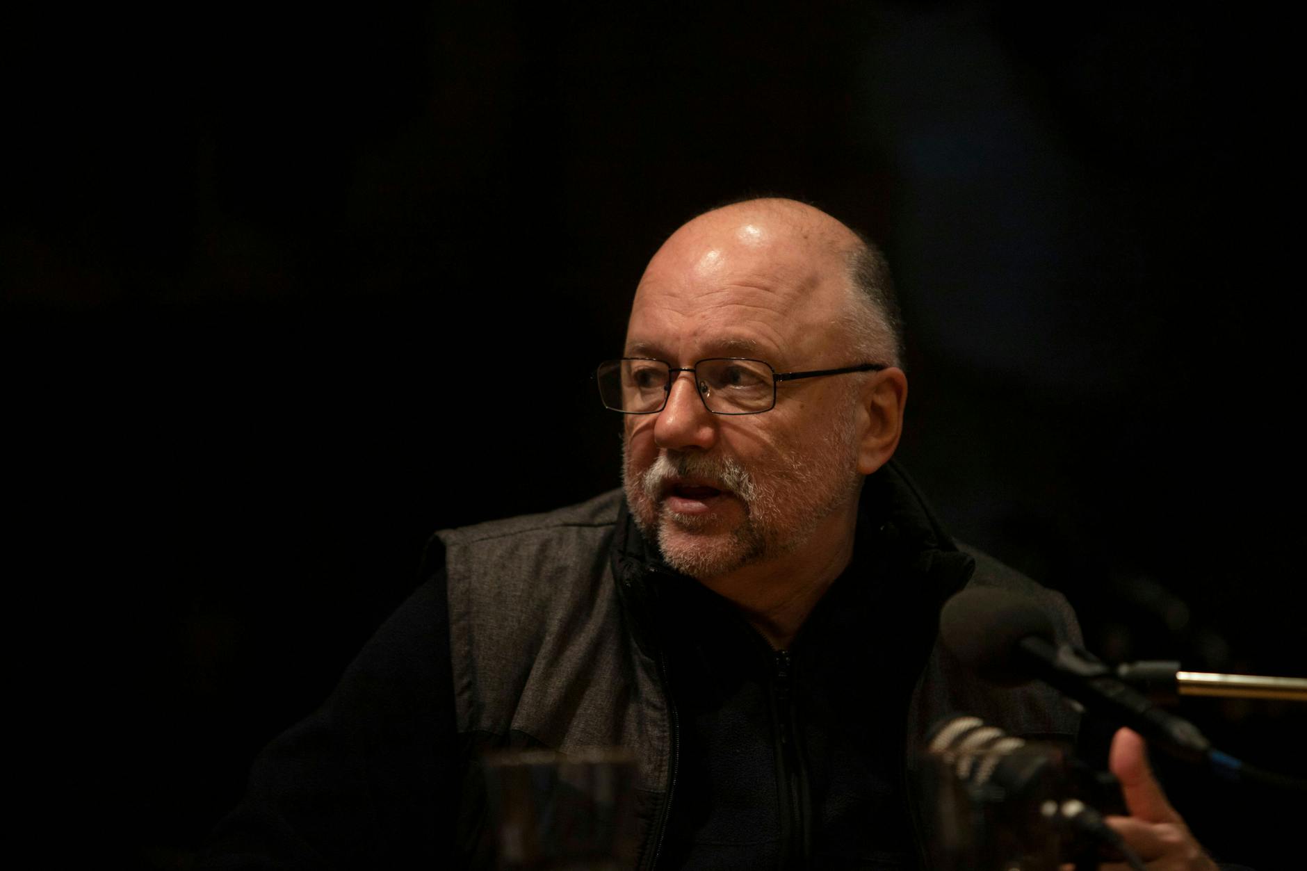 Andrej Kurkow. In seinem neuen Buch herrscht Krieg. Allerdings schon vor 100 Jahren.